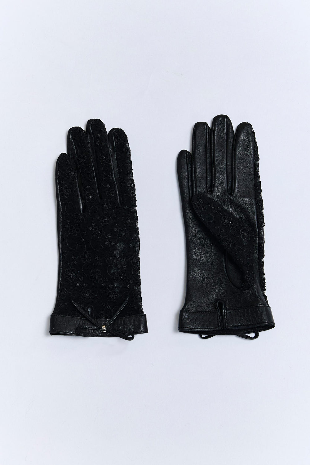 Gants de cuir et dentelle