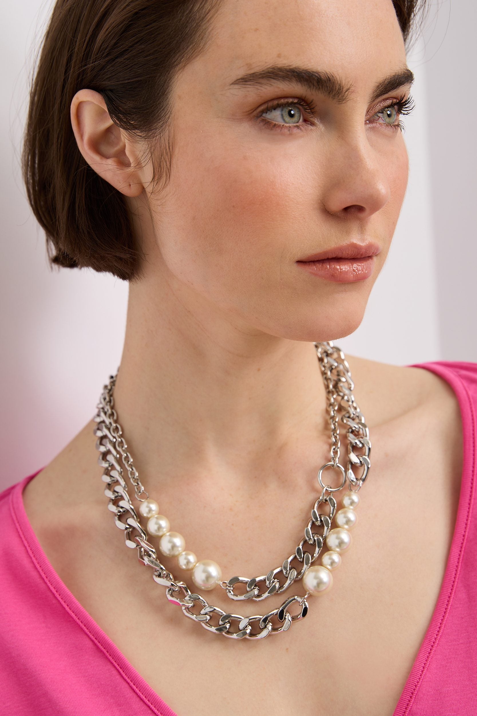 Chunky chain necklace with pearls