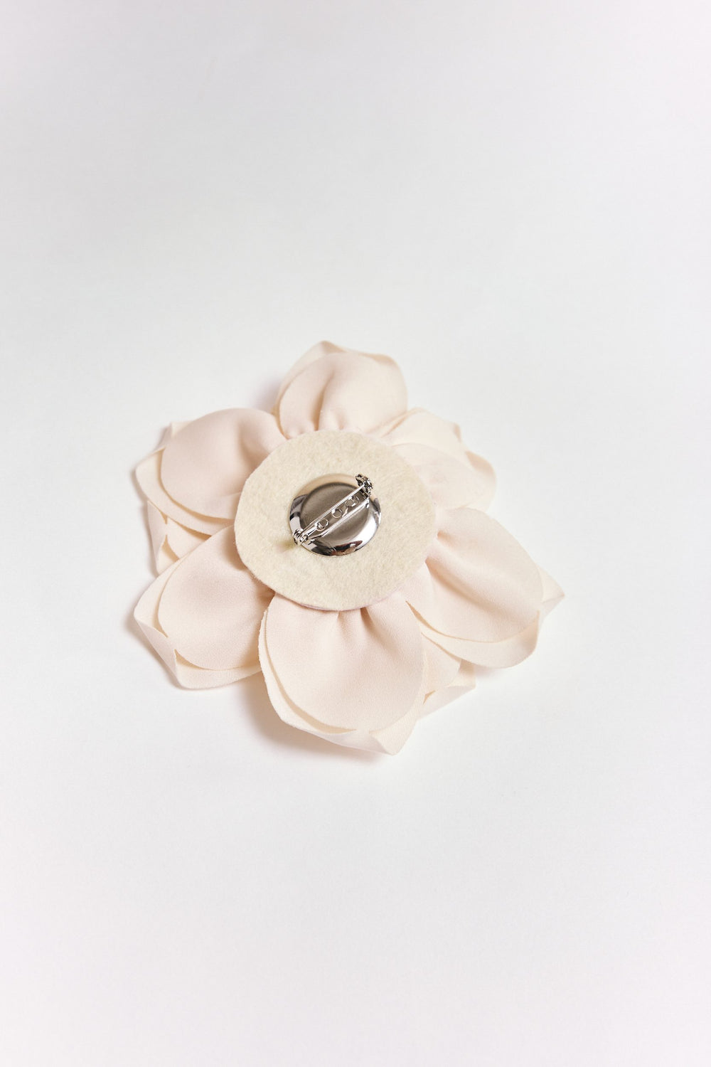 Fleur avec broche