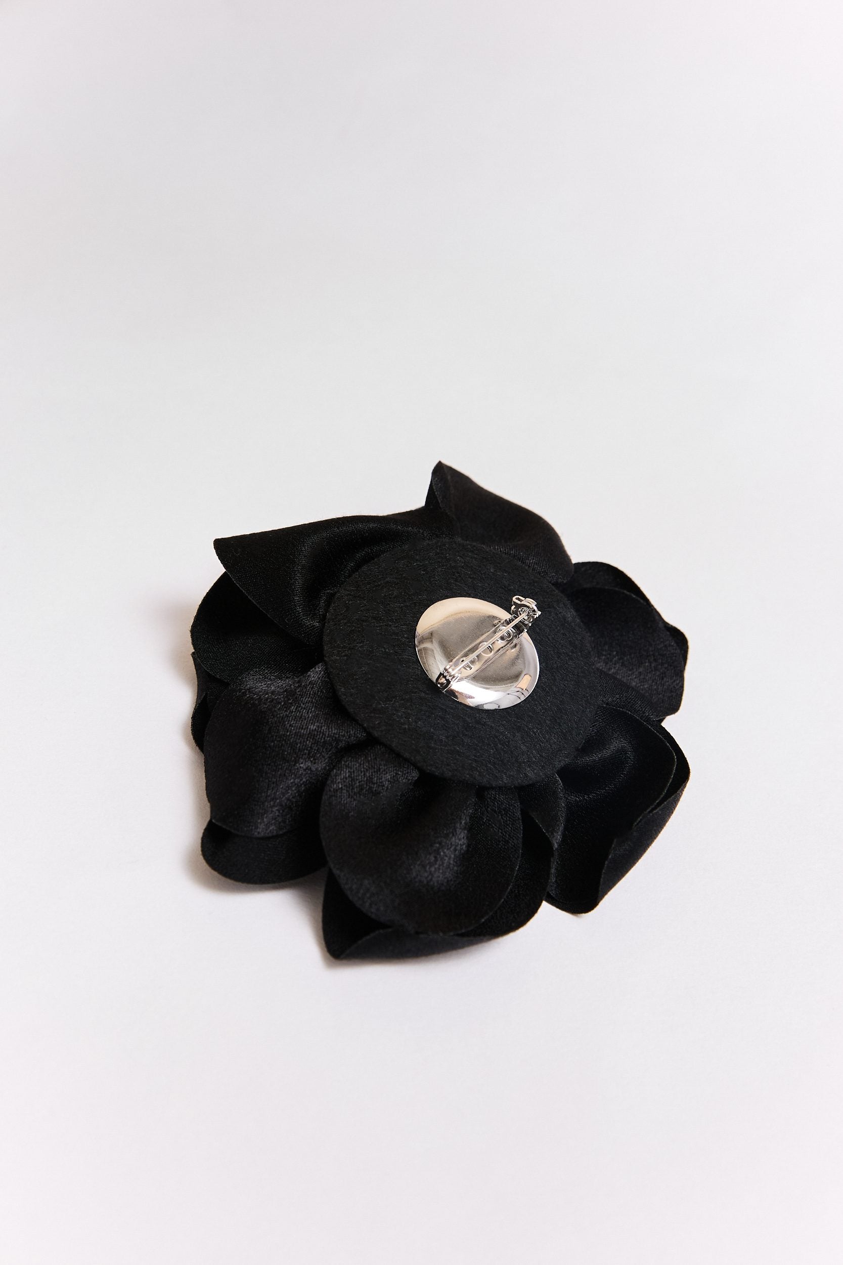 Fleur avec broche