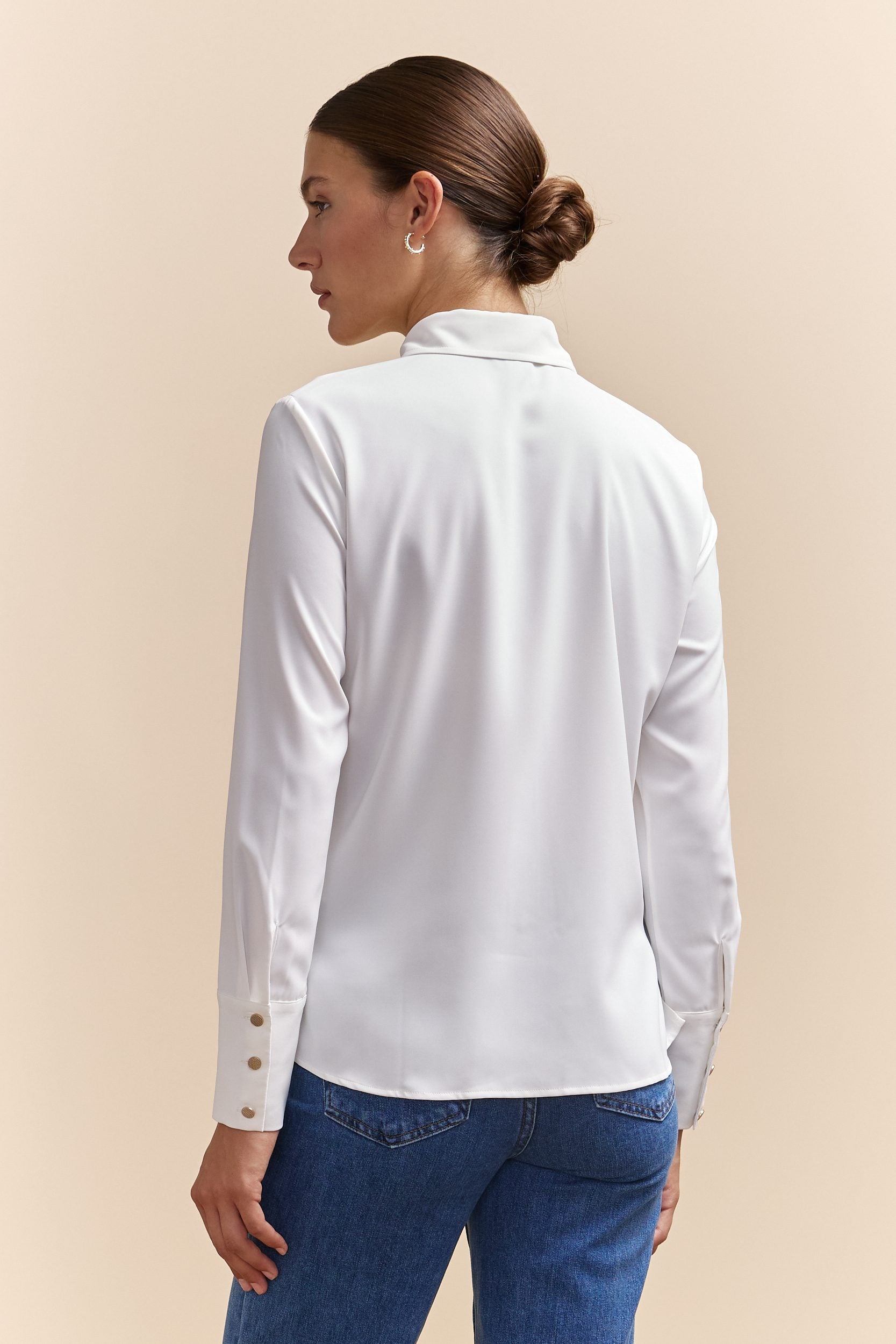 Regular shirt with long collar point