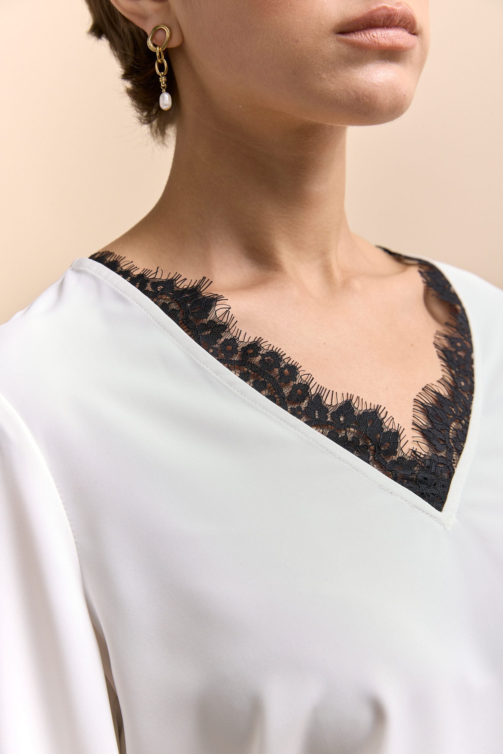 Blouse with contrast lace details