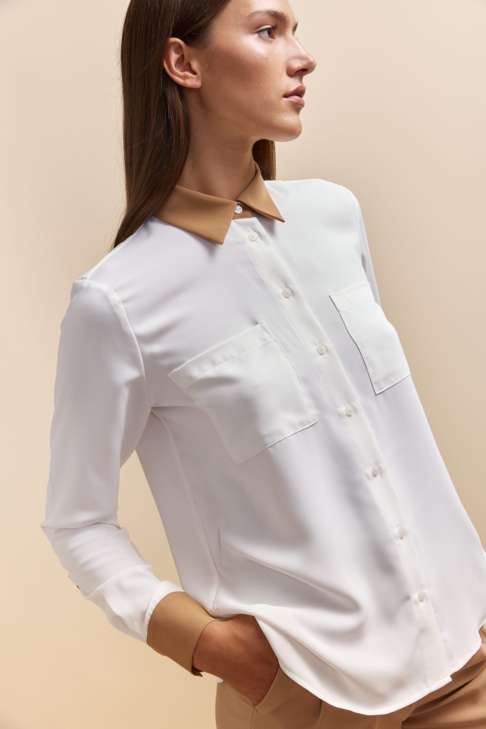 Regular shirt with applied pockets