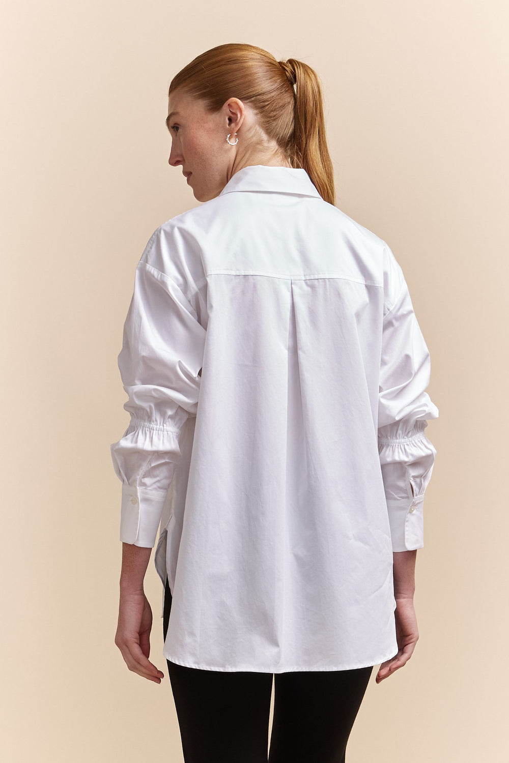 Oversized shirt with elastic sleeves