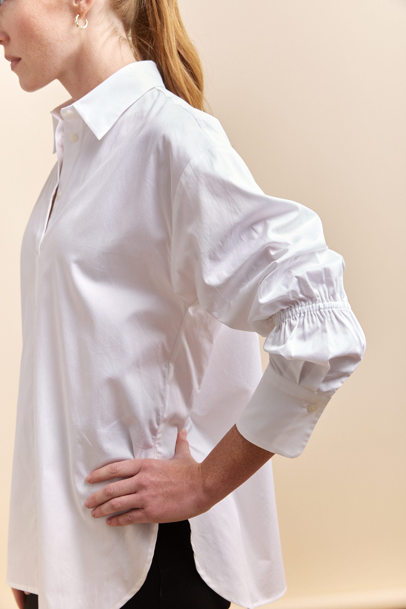 Oversized shirt with elastic sleeves