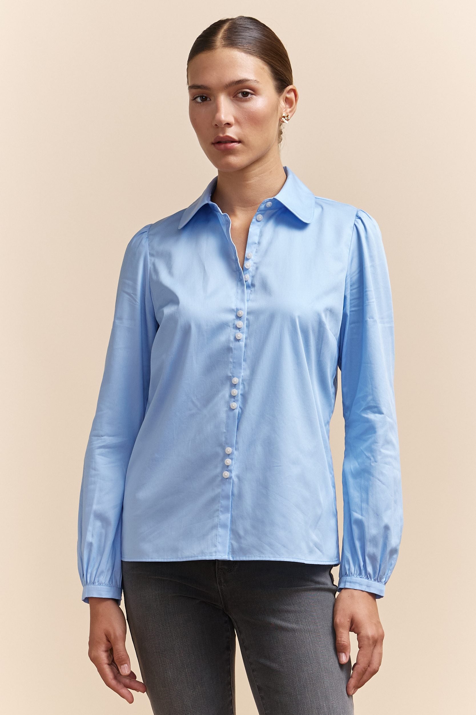 Blouse à manches bouffantes avec bouton détail