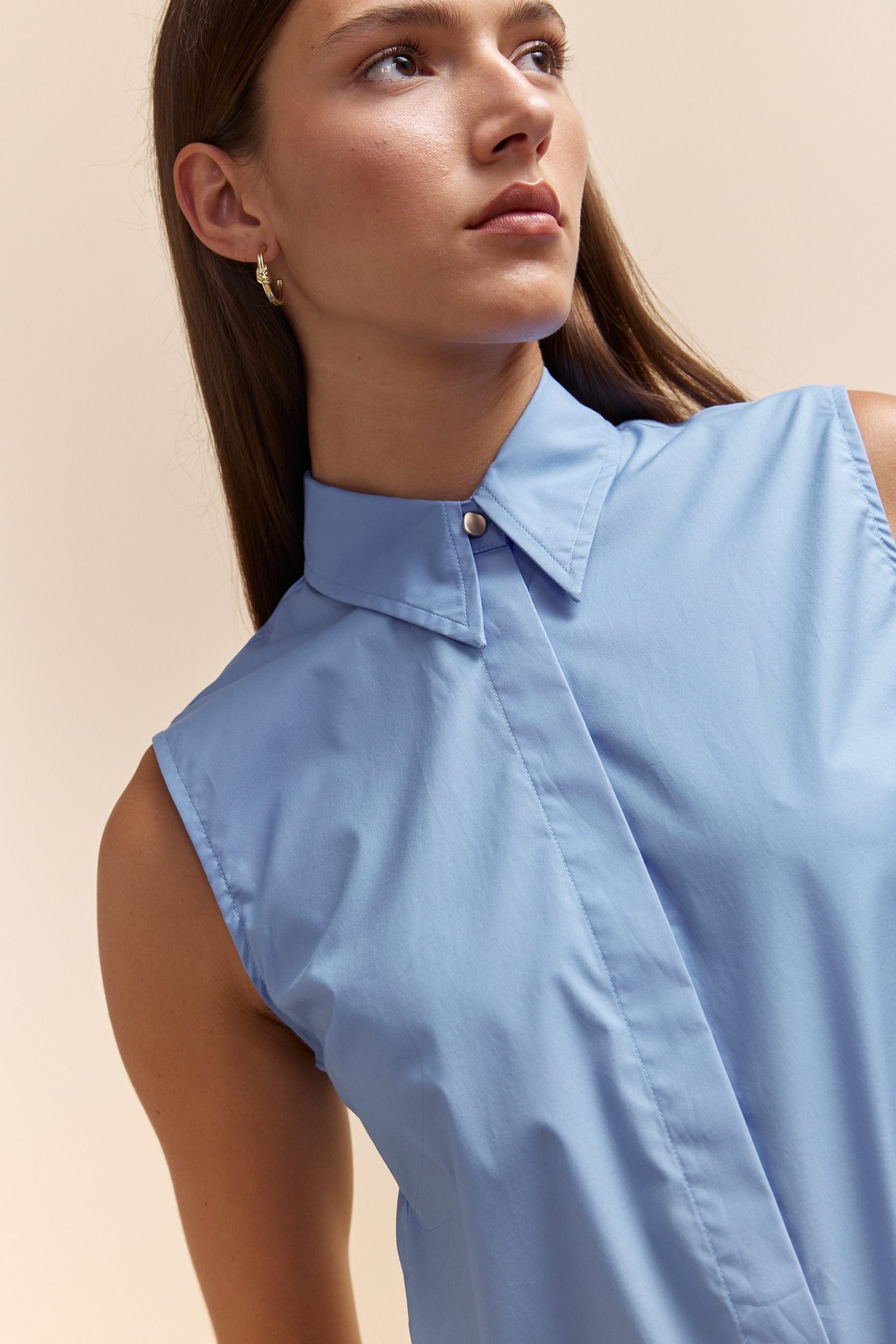 Sleeveless poplin shirt