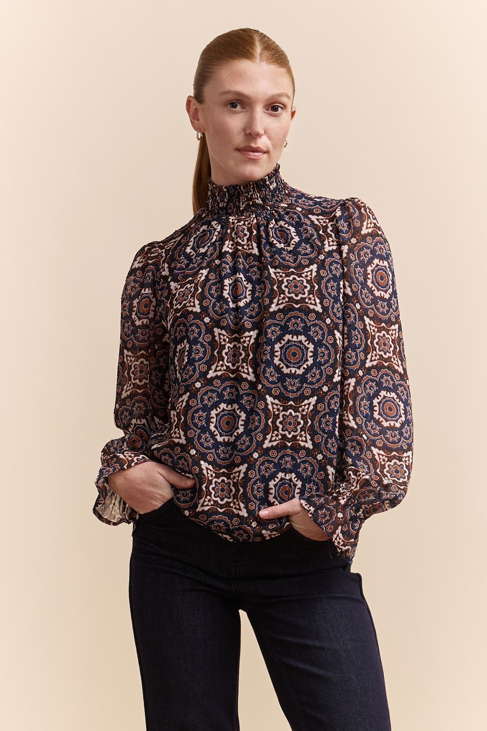 Blouse imprimé fluide avec nid d'abeille