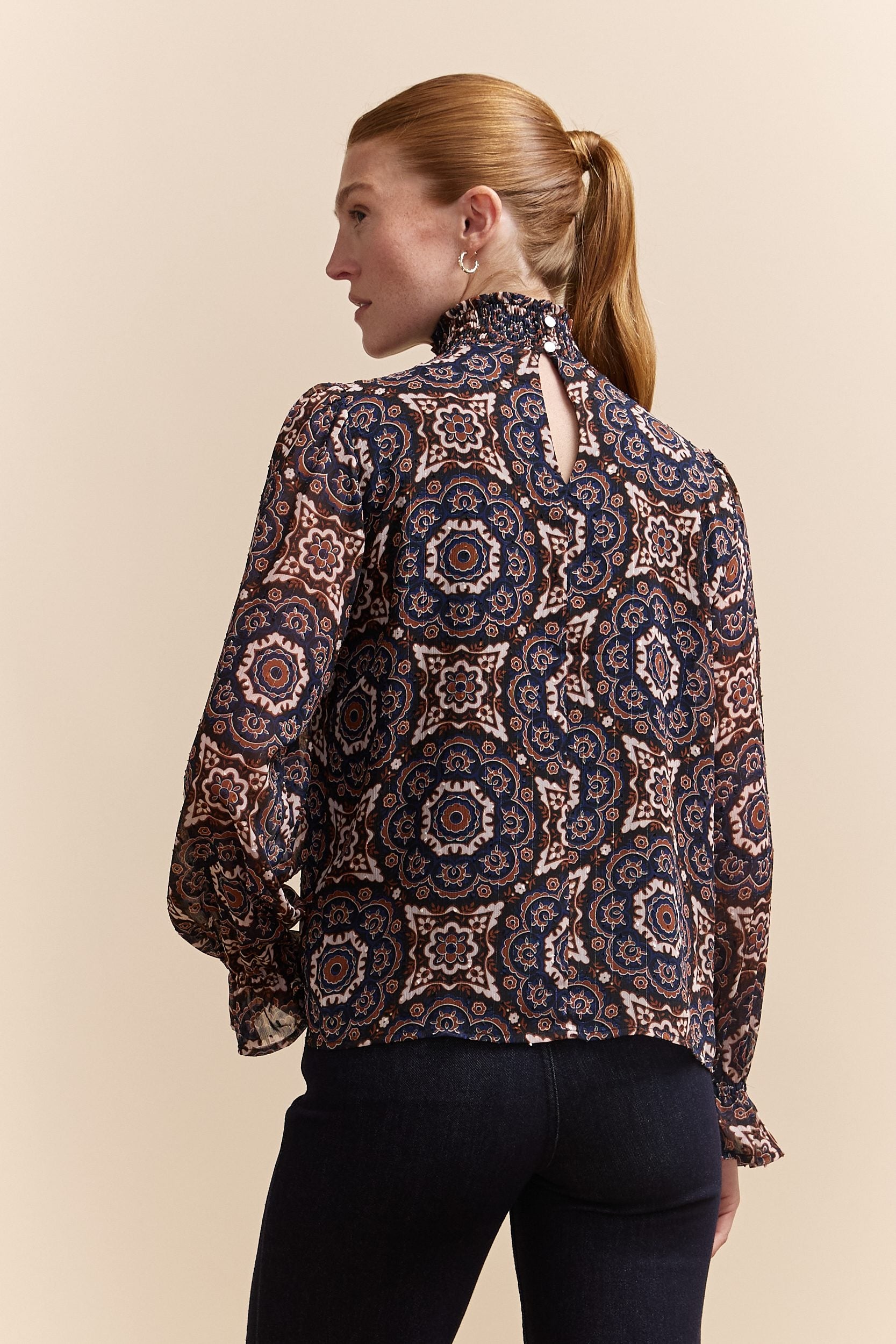 Blouse imprimé fluide avec nid d'abeille