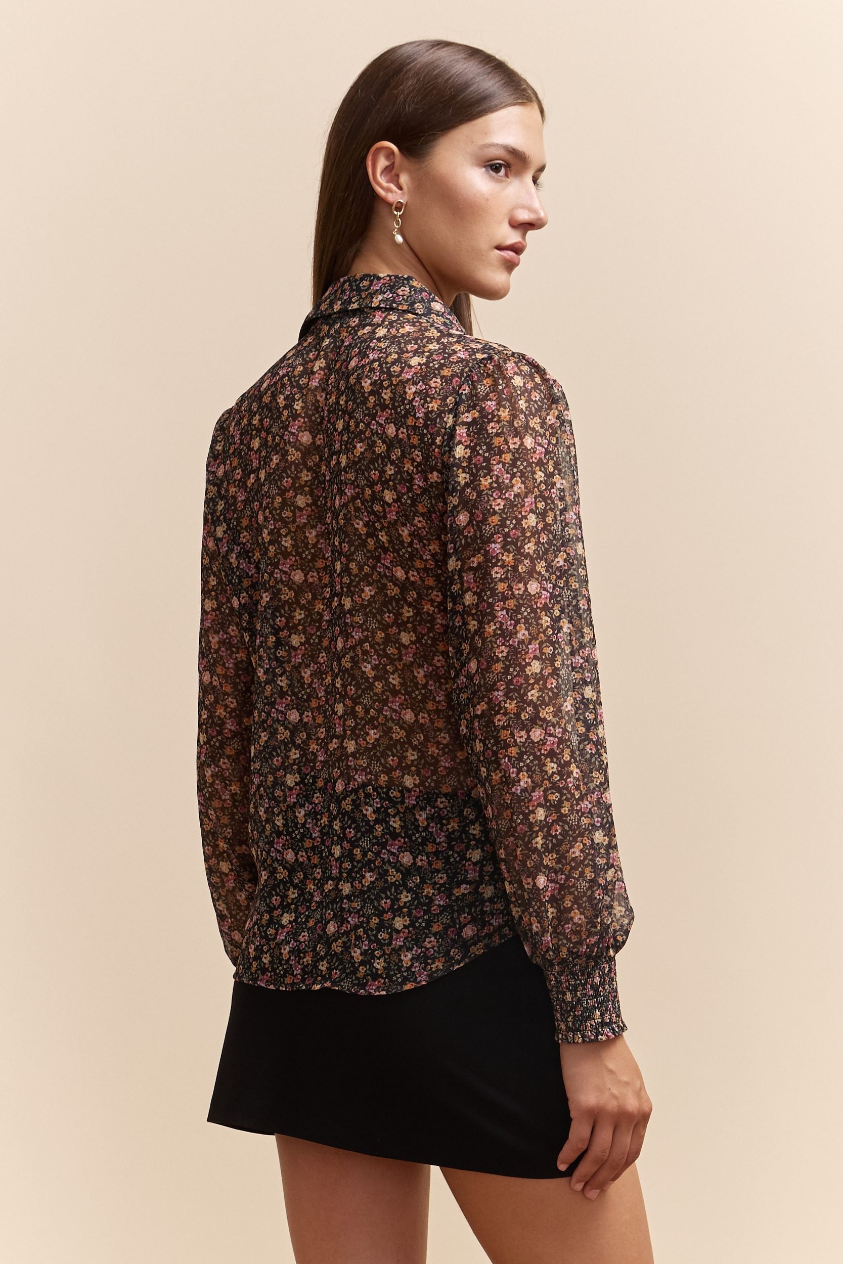 Floral printed shirt with ruching sleeve