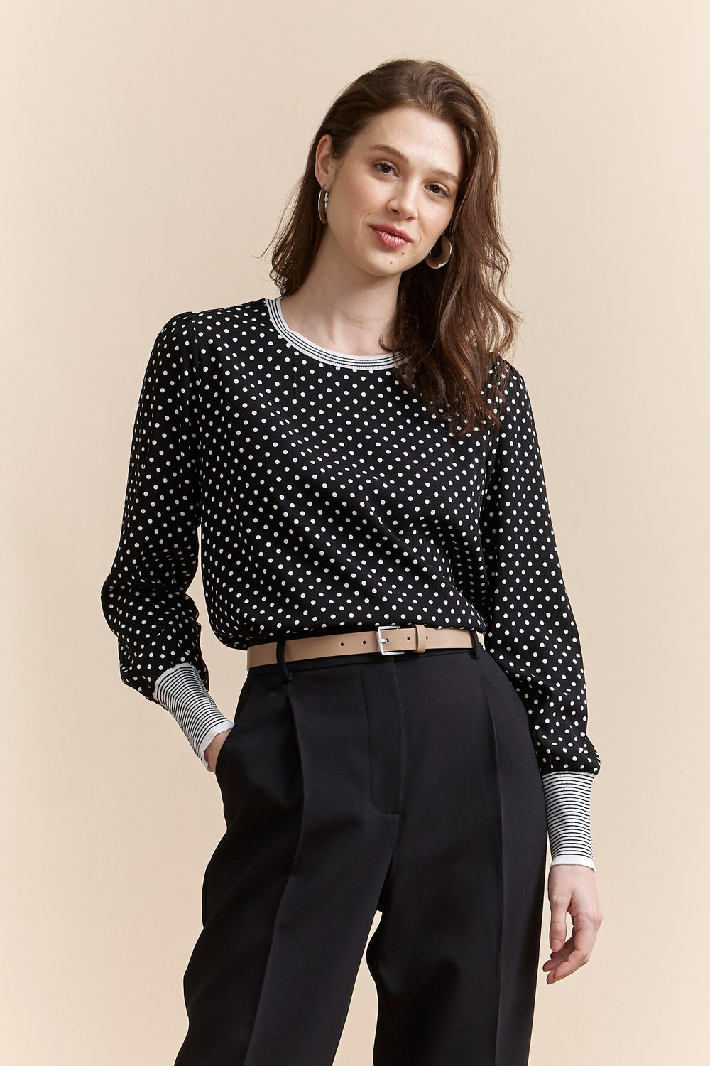 Blouse à pois à manches bouffantes