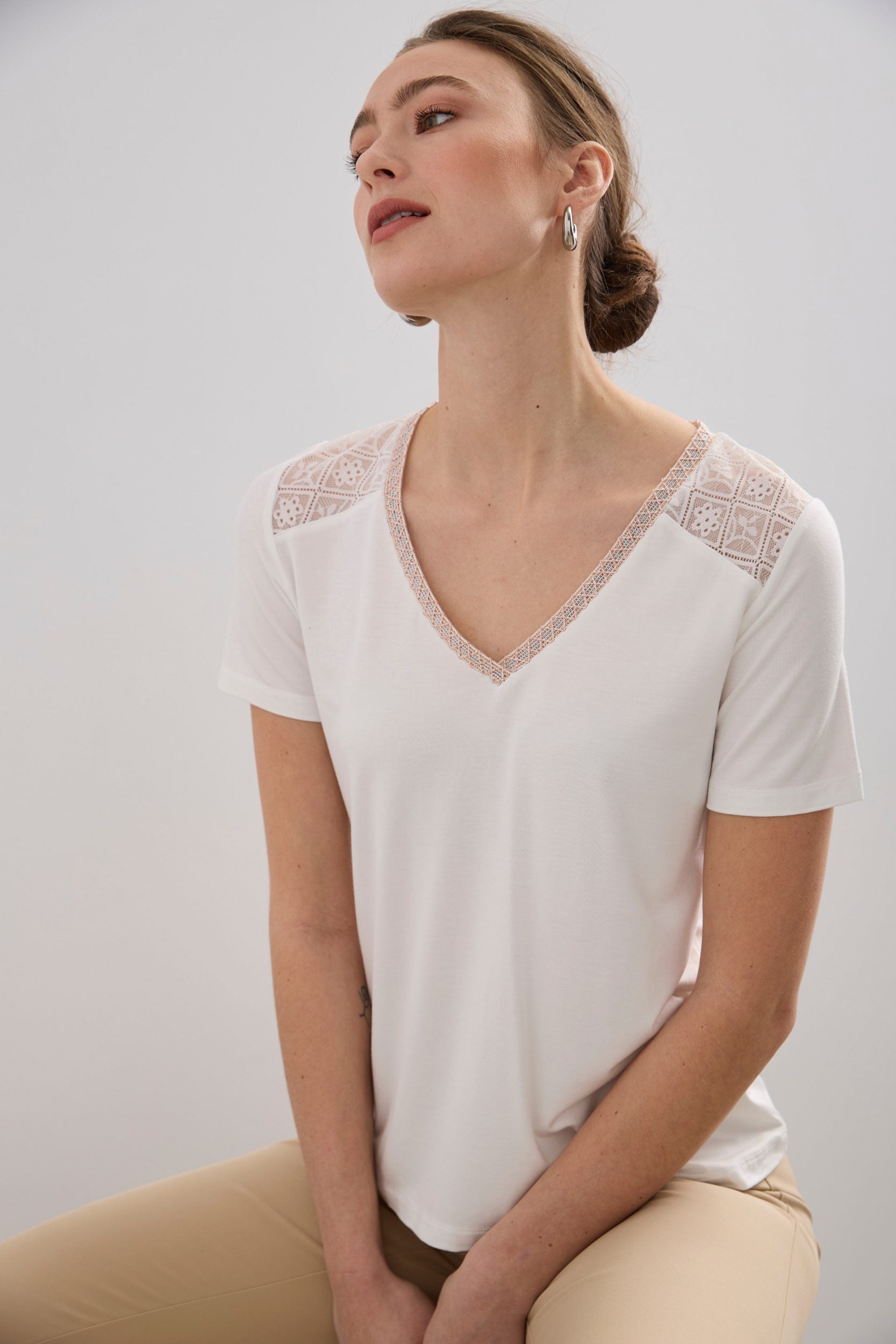 V neck lace yoke t-shirt