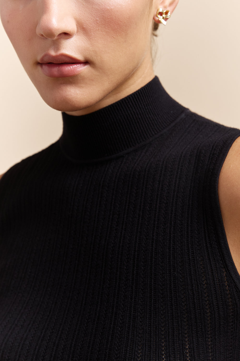 Sleeveless sweater with mock neck