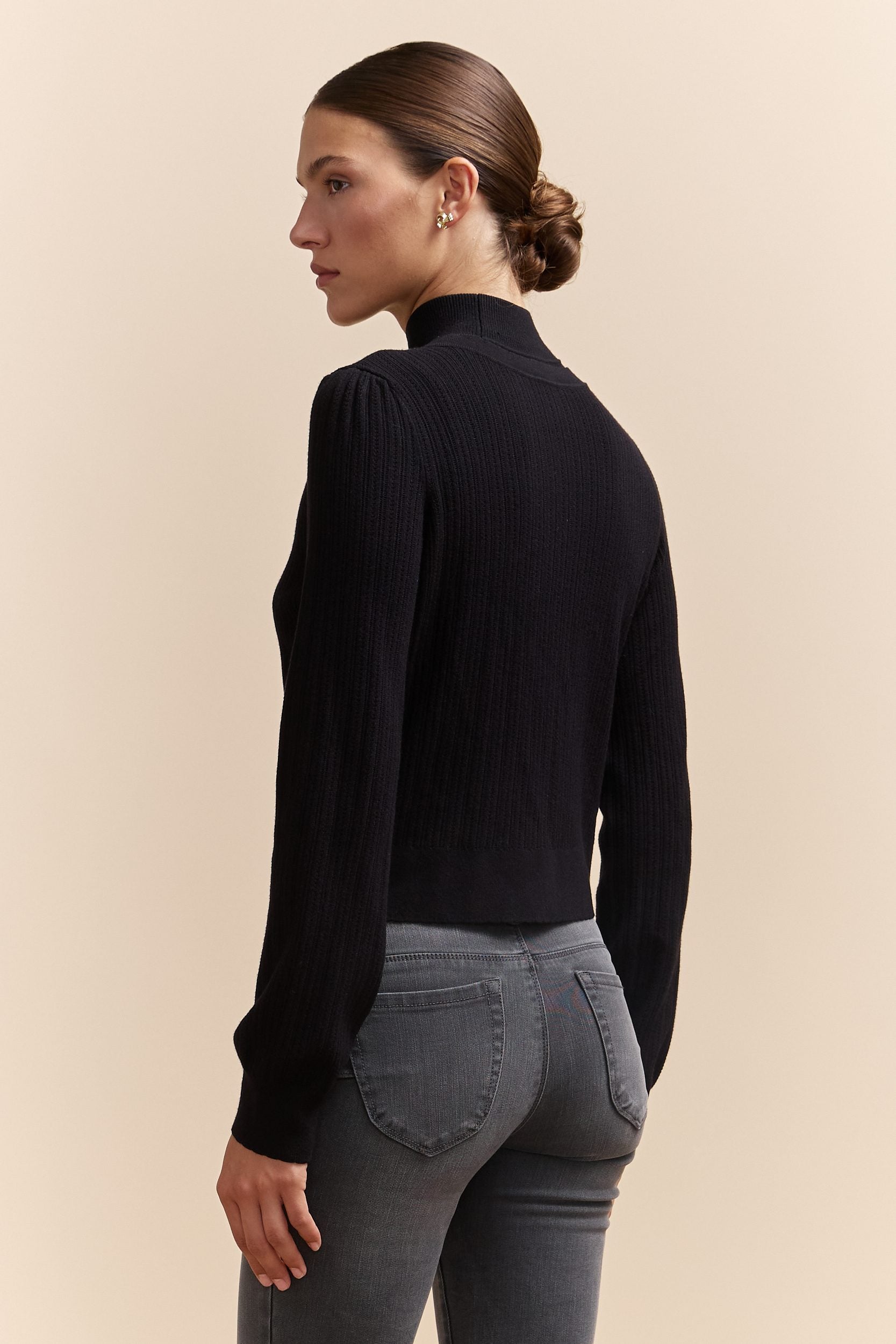 Cropped sweater with puffy sleeve