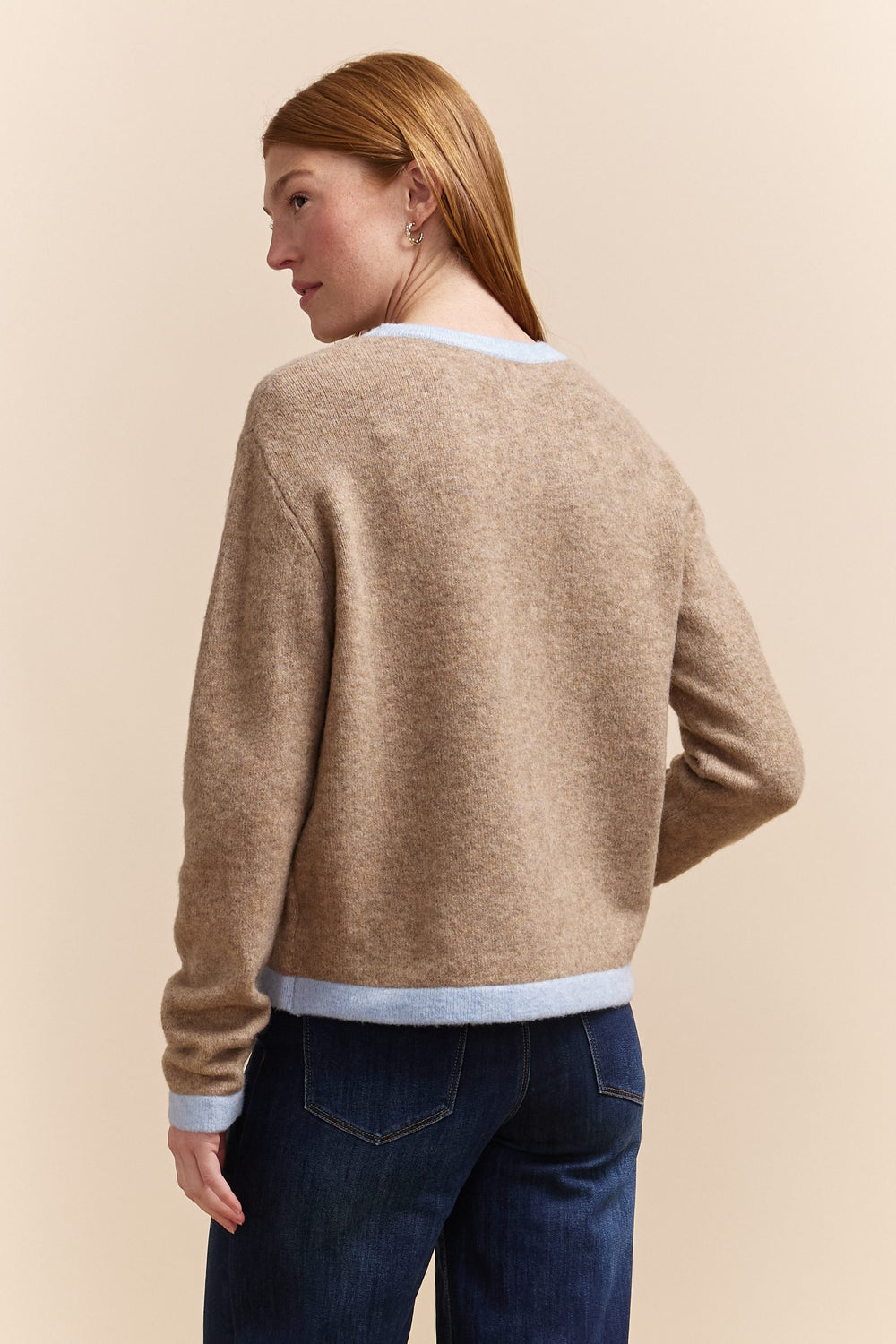 Pull avec contrastes de couleurs