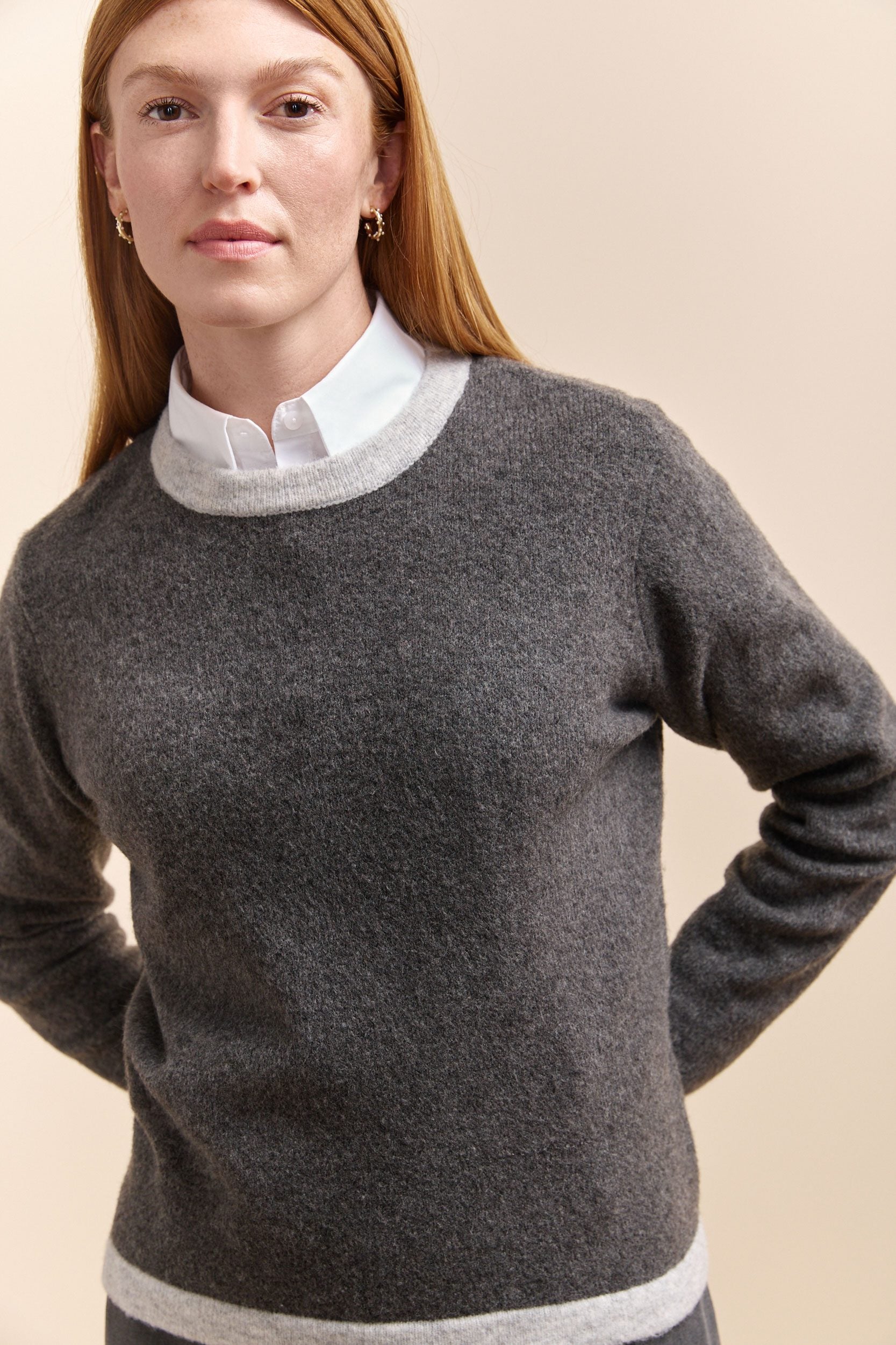 Sweater with contrasting color ribs