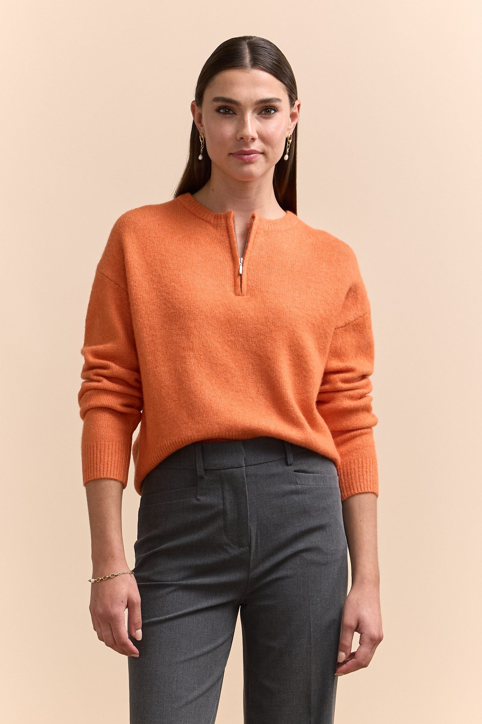 Crew neck sweater with front zipper