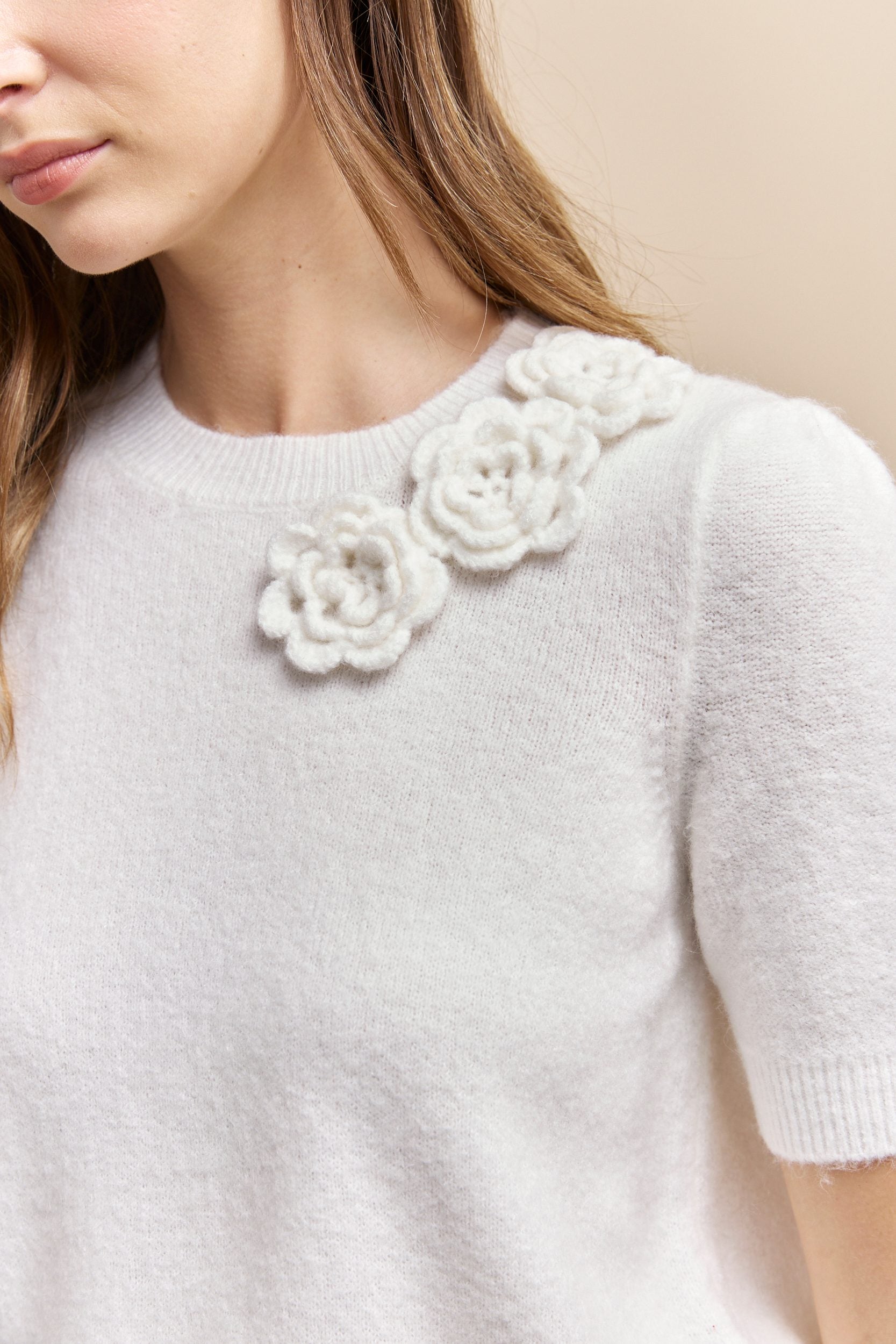 Crew Neck Sweater With Crochet Flowers