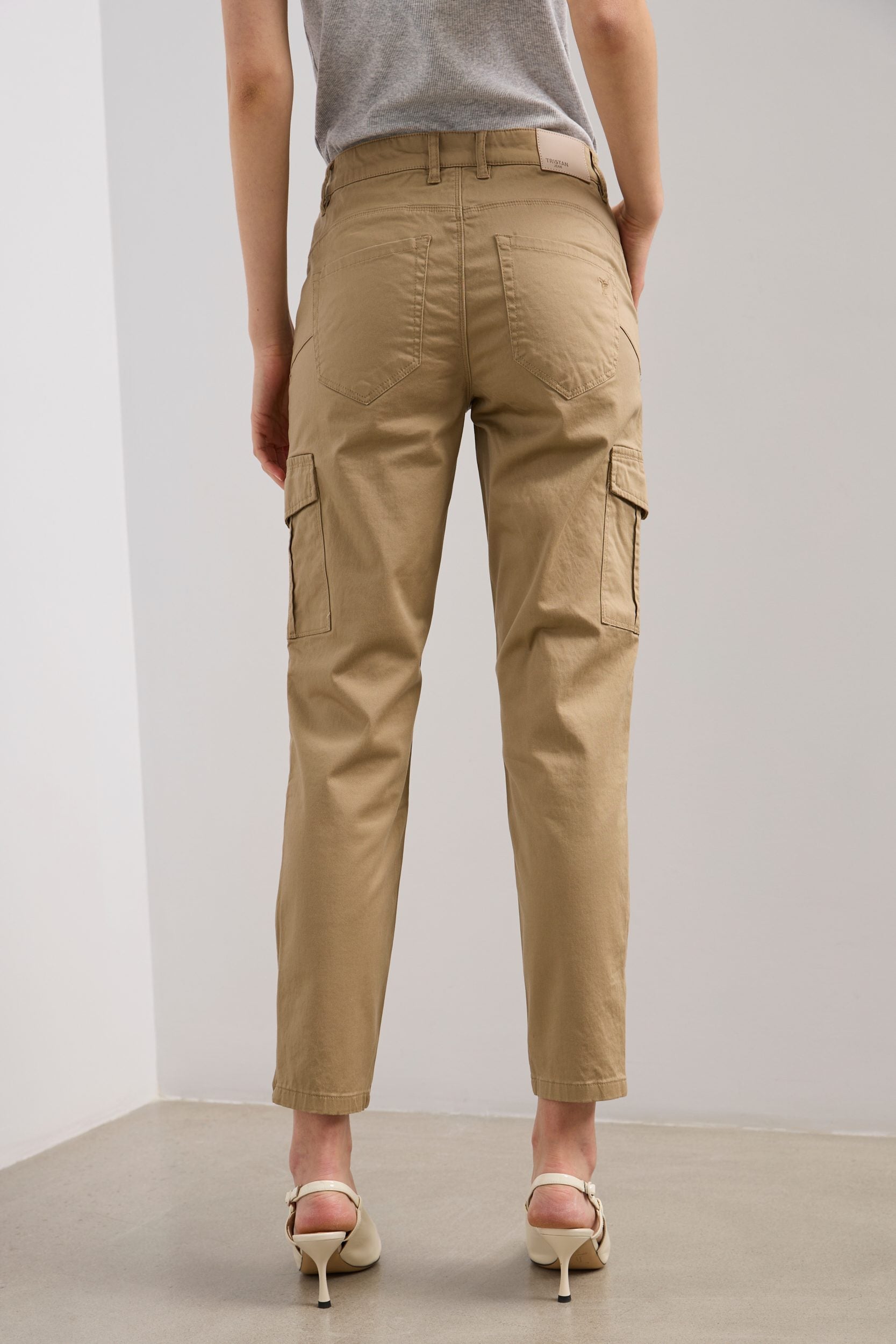 Push up pants with zipper detail