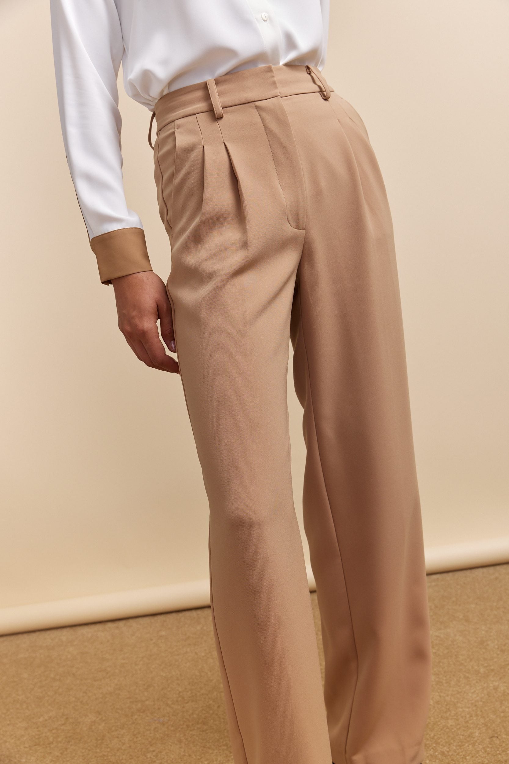 Wide leg pant with pleats