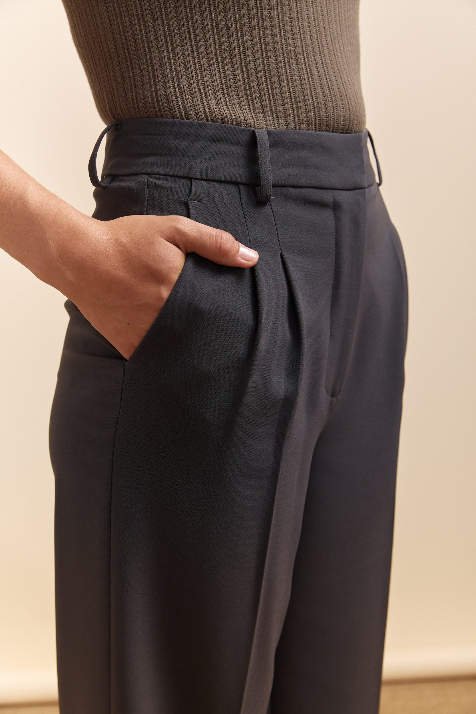 Wide leg pant with pleats