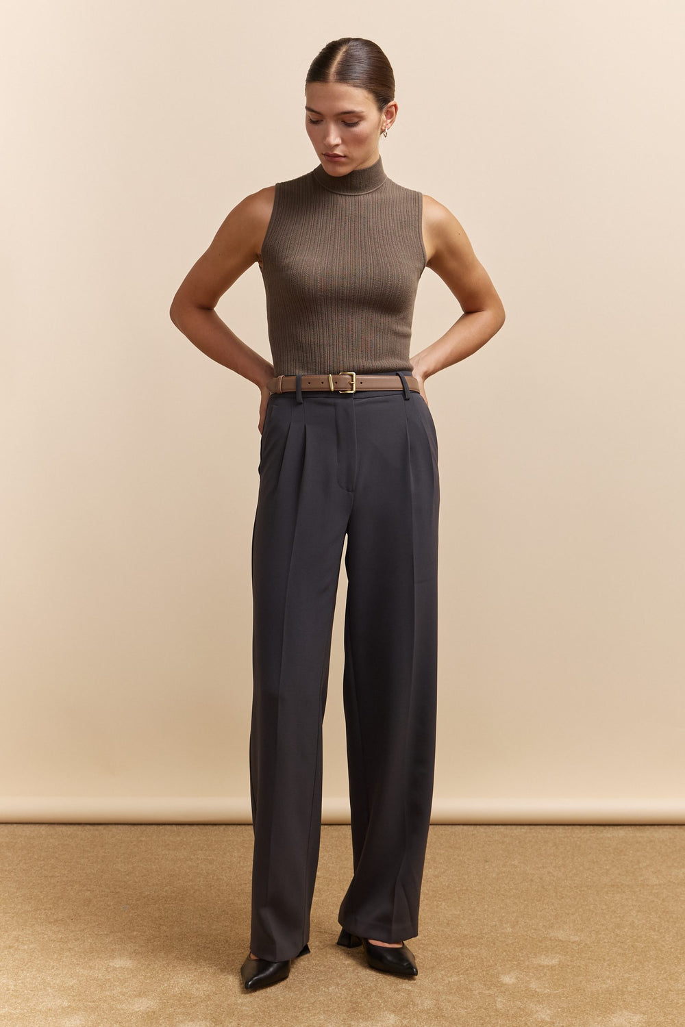 Wide leg pant with pleats