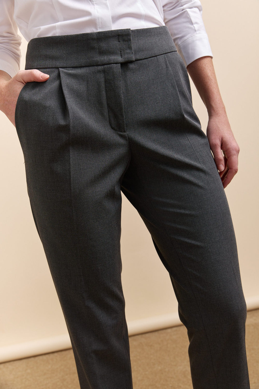 Pant with pleats