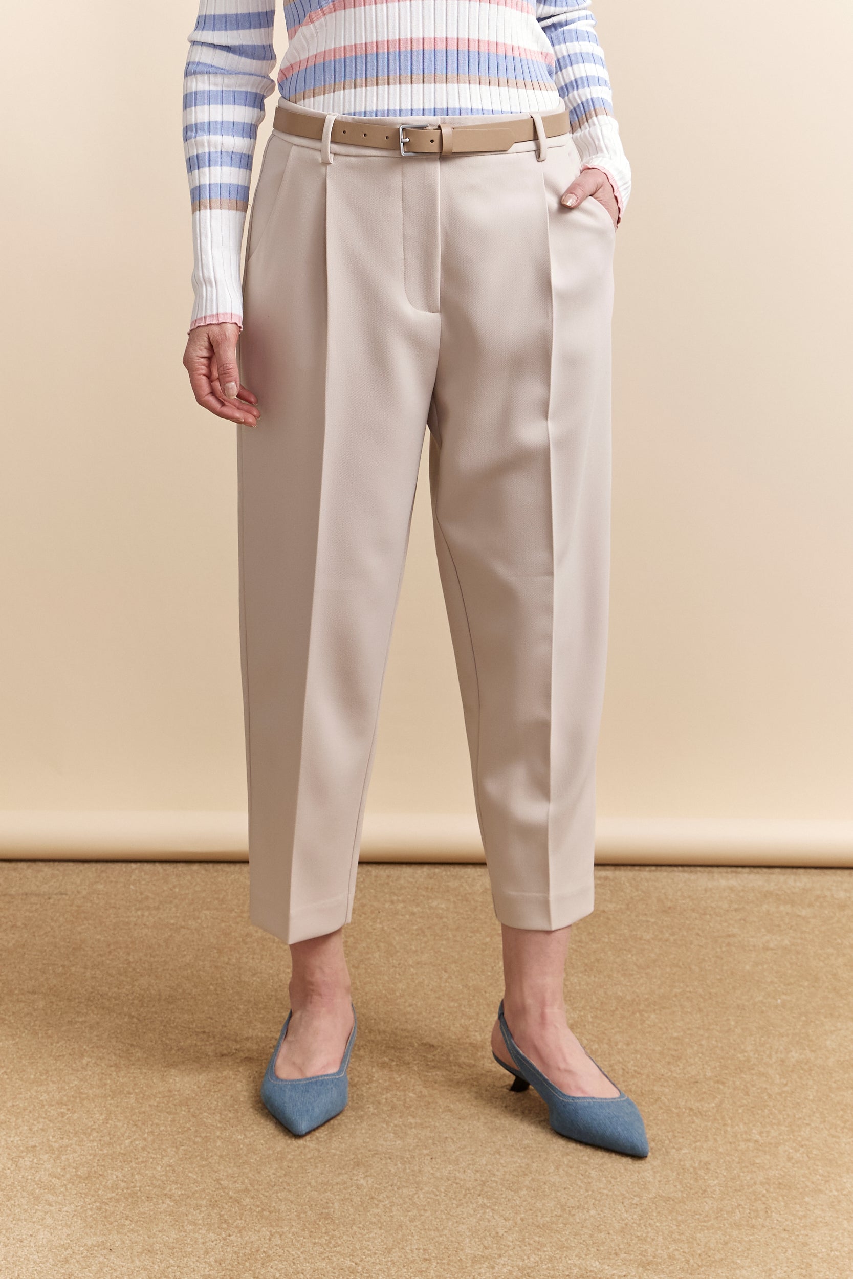 Cropped pant with pleats and belt