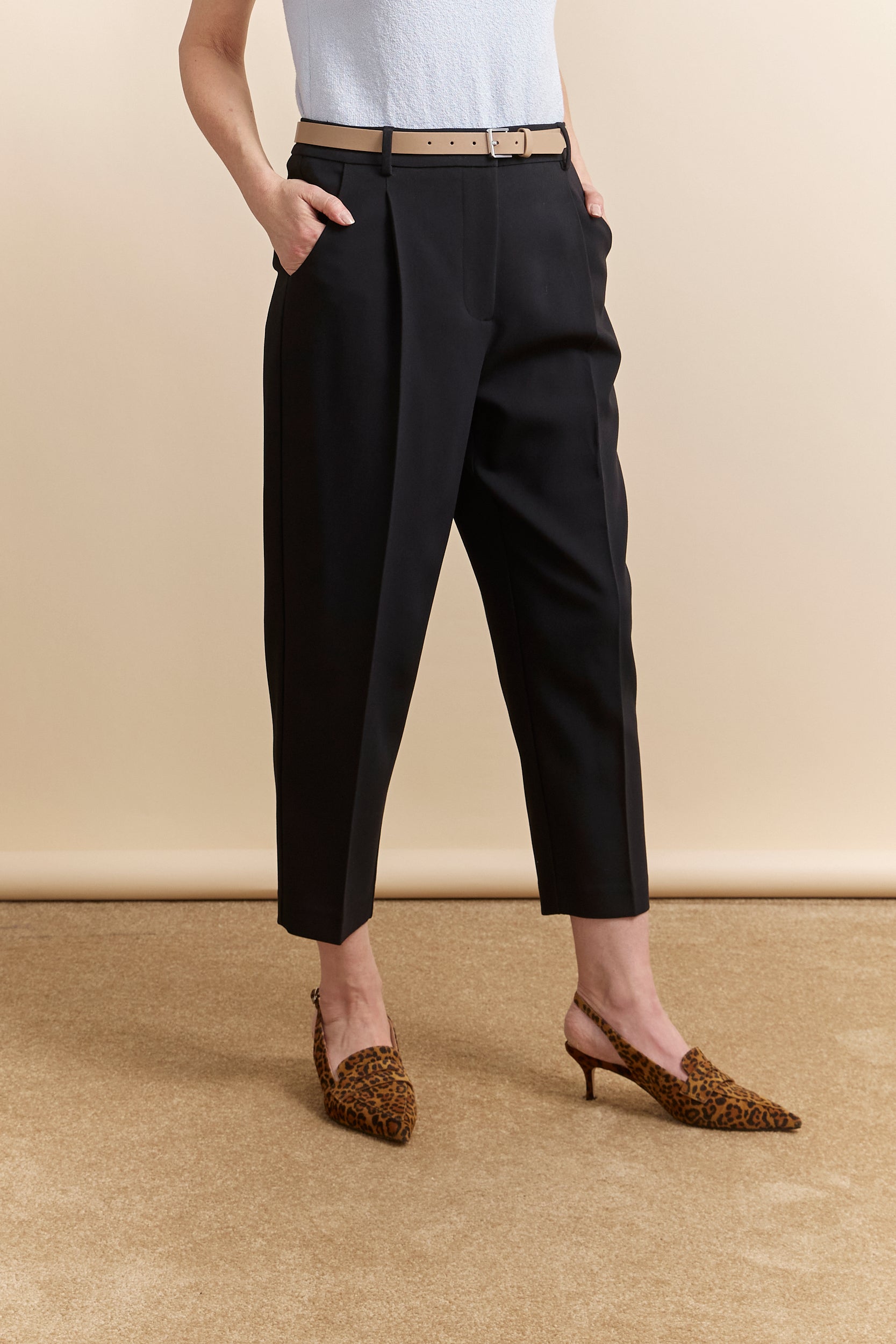 Cropped pant with pleats and belt