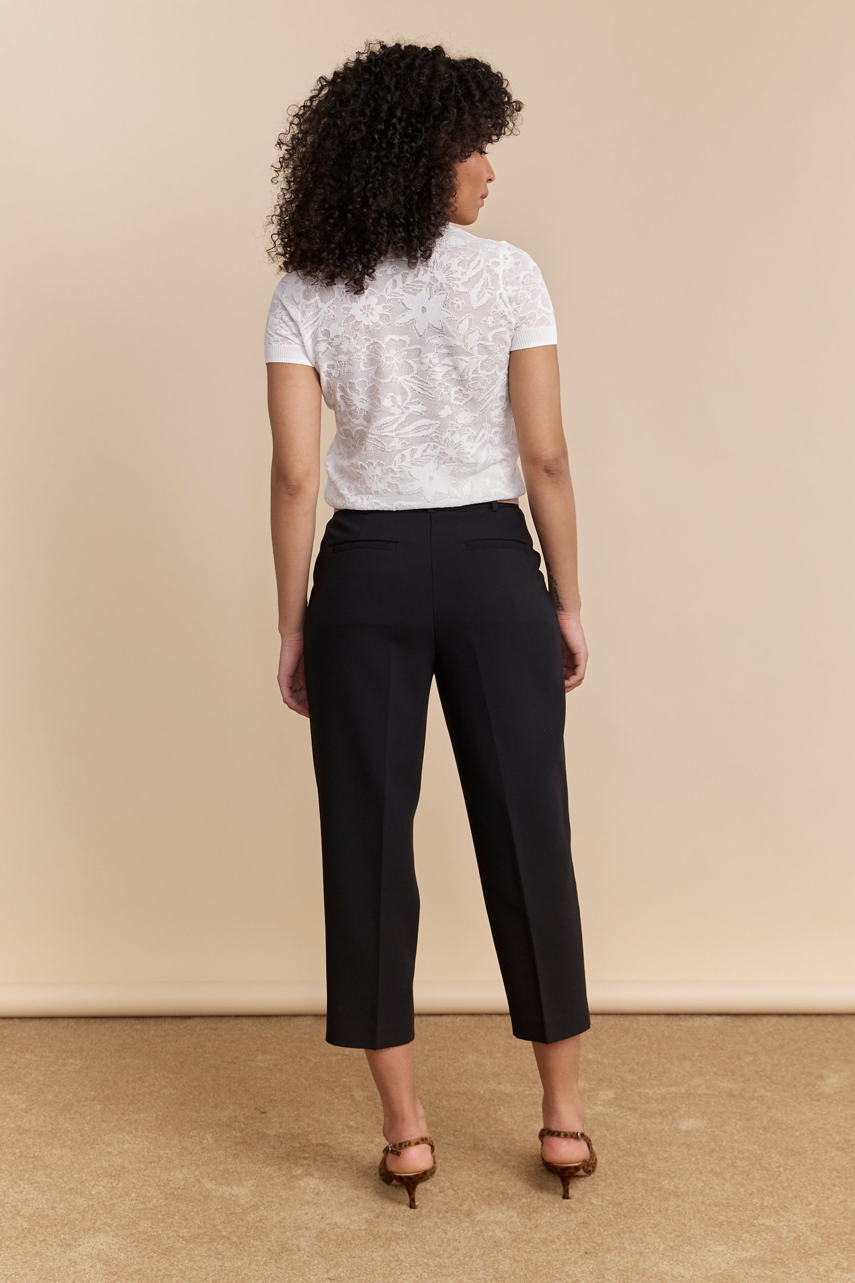 Cropped pant with pleats and belt
