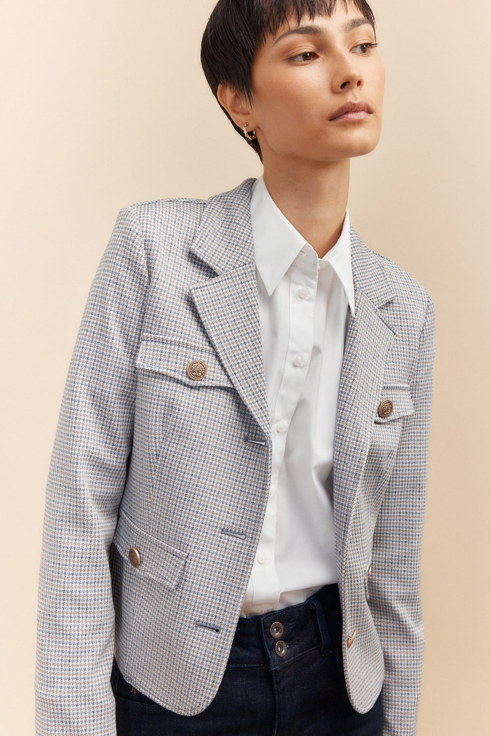 Three-button stretch blazer