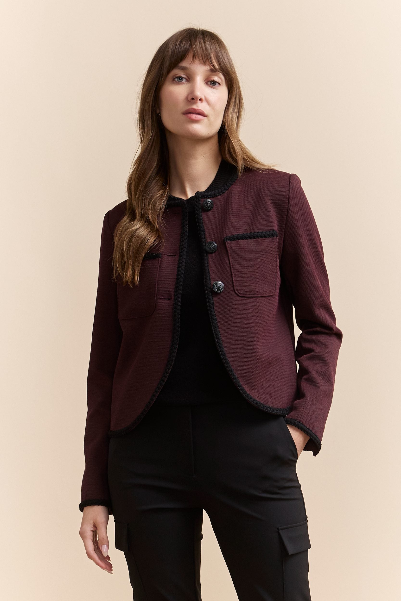 Short stretch textured jacket with pocket