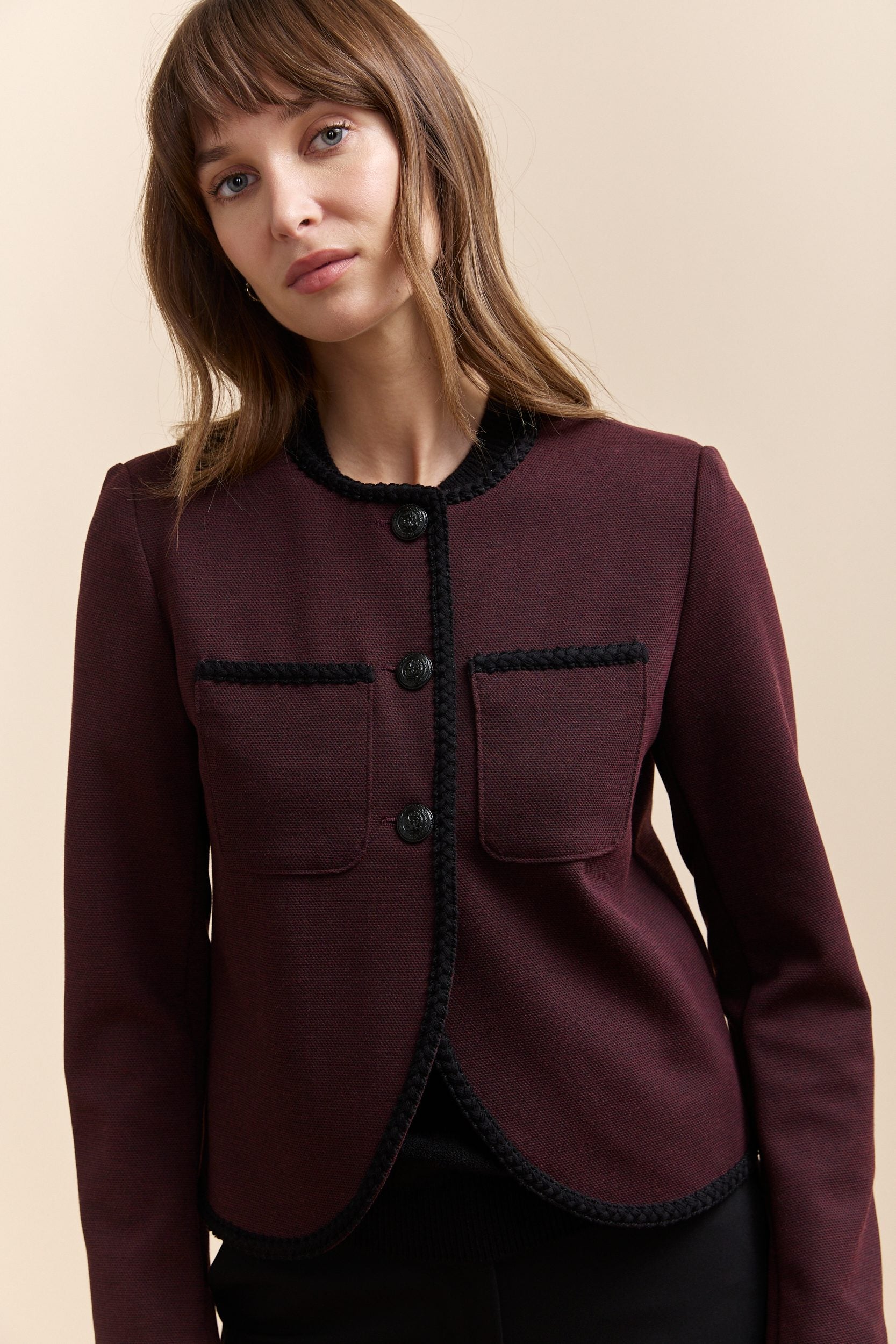 Short stretch textured jacket with pocket