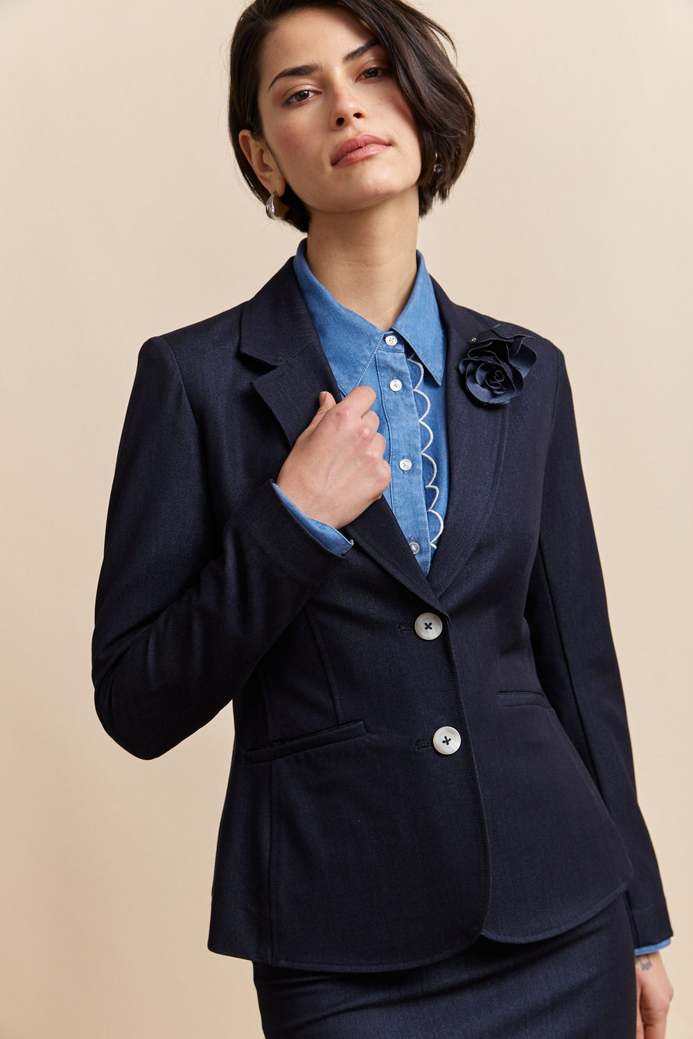 Fitted blazer with removable brooches