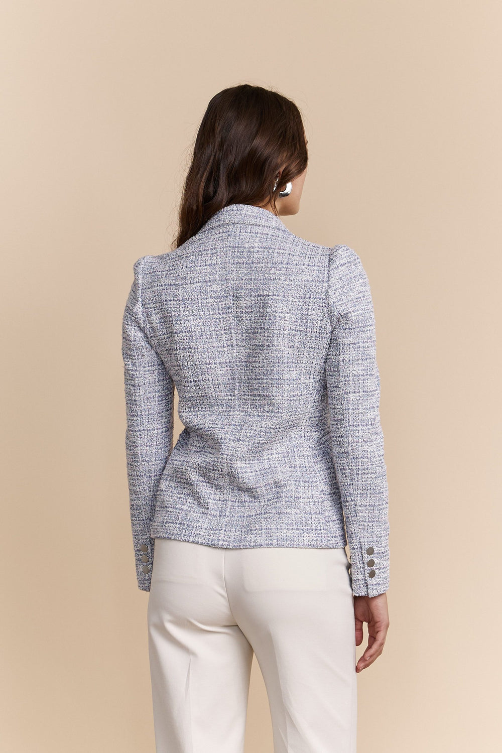 Fitted jacket with puffy sleeves