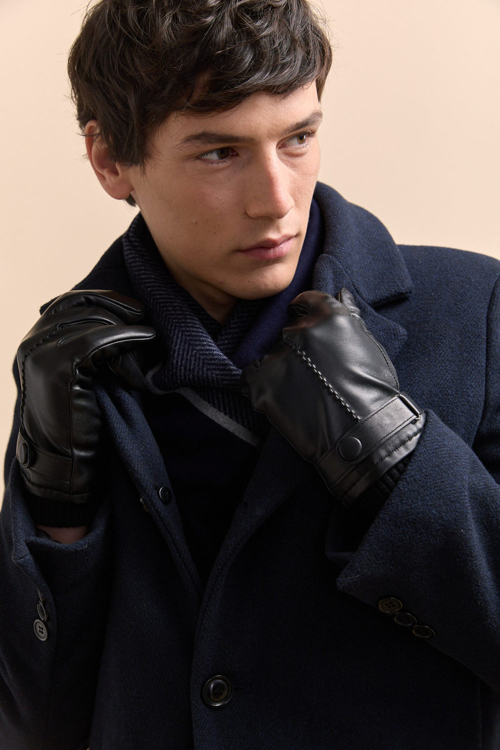 Knitted cuffs leather gloves