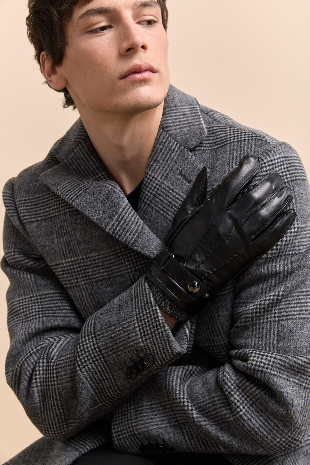 Knitted cuffs leather gloves