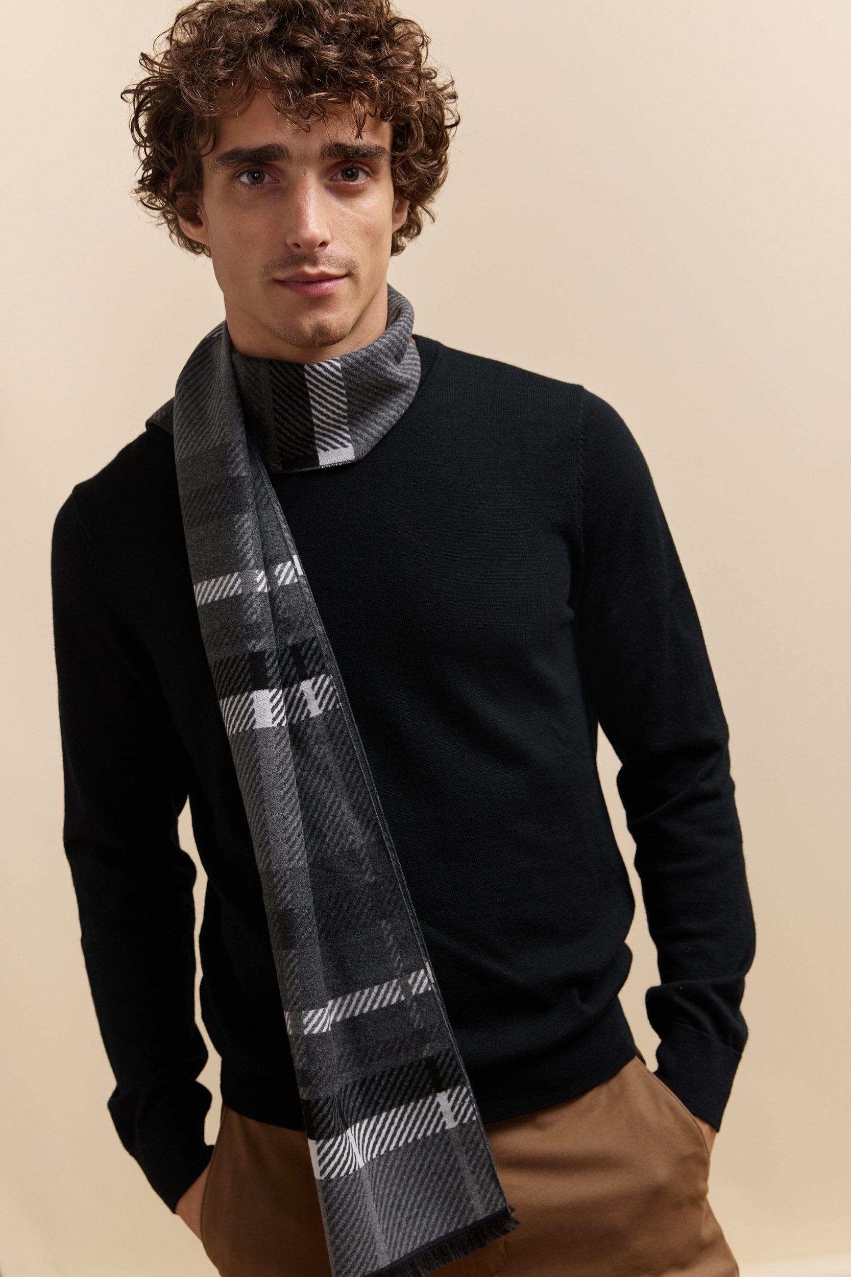 Check design brushed scarf