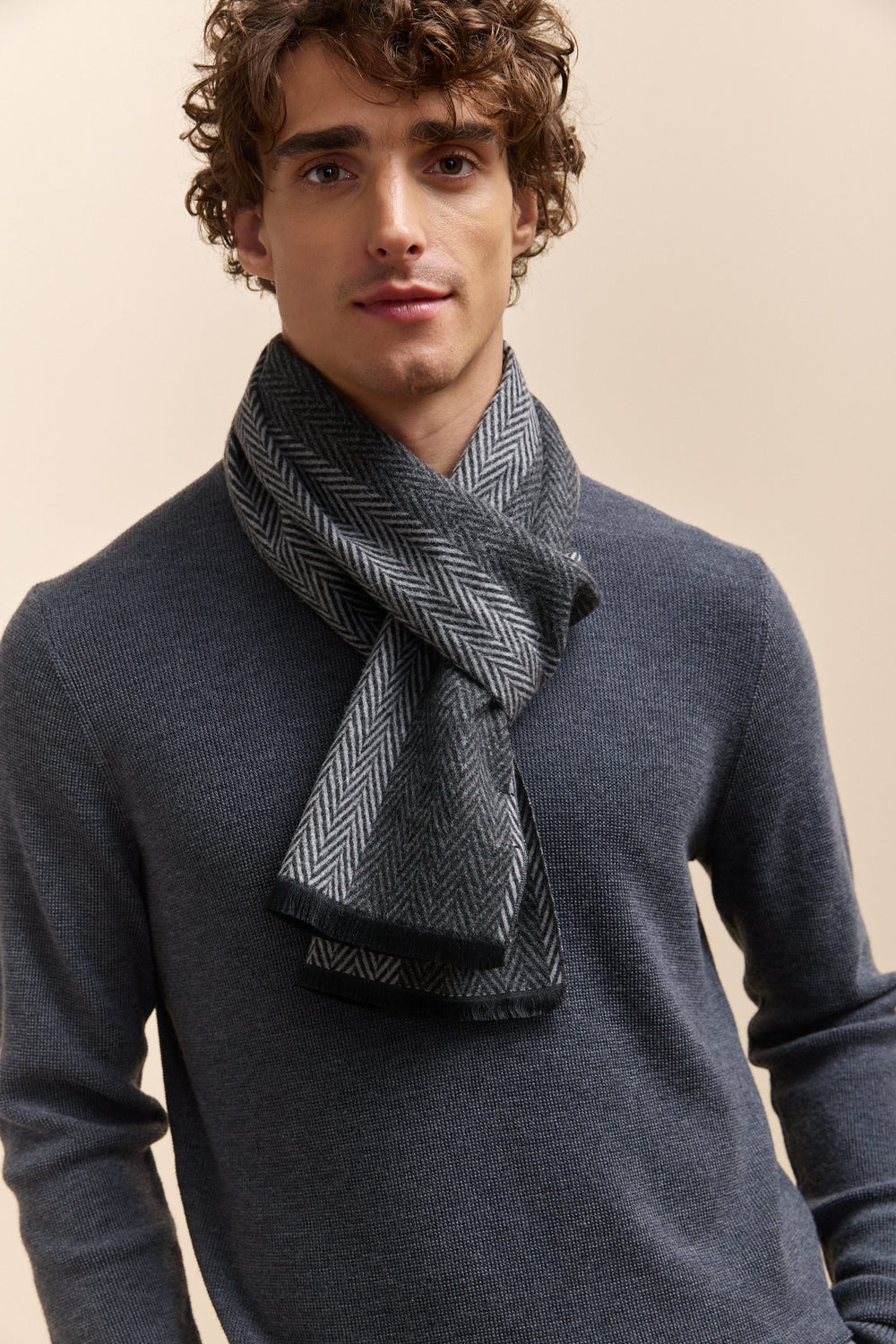 Herringbone design brushed scarf