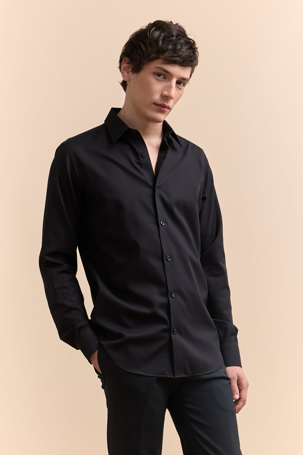 Non-iron fitted dobby shirt