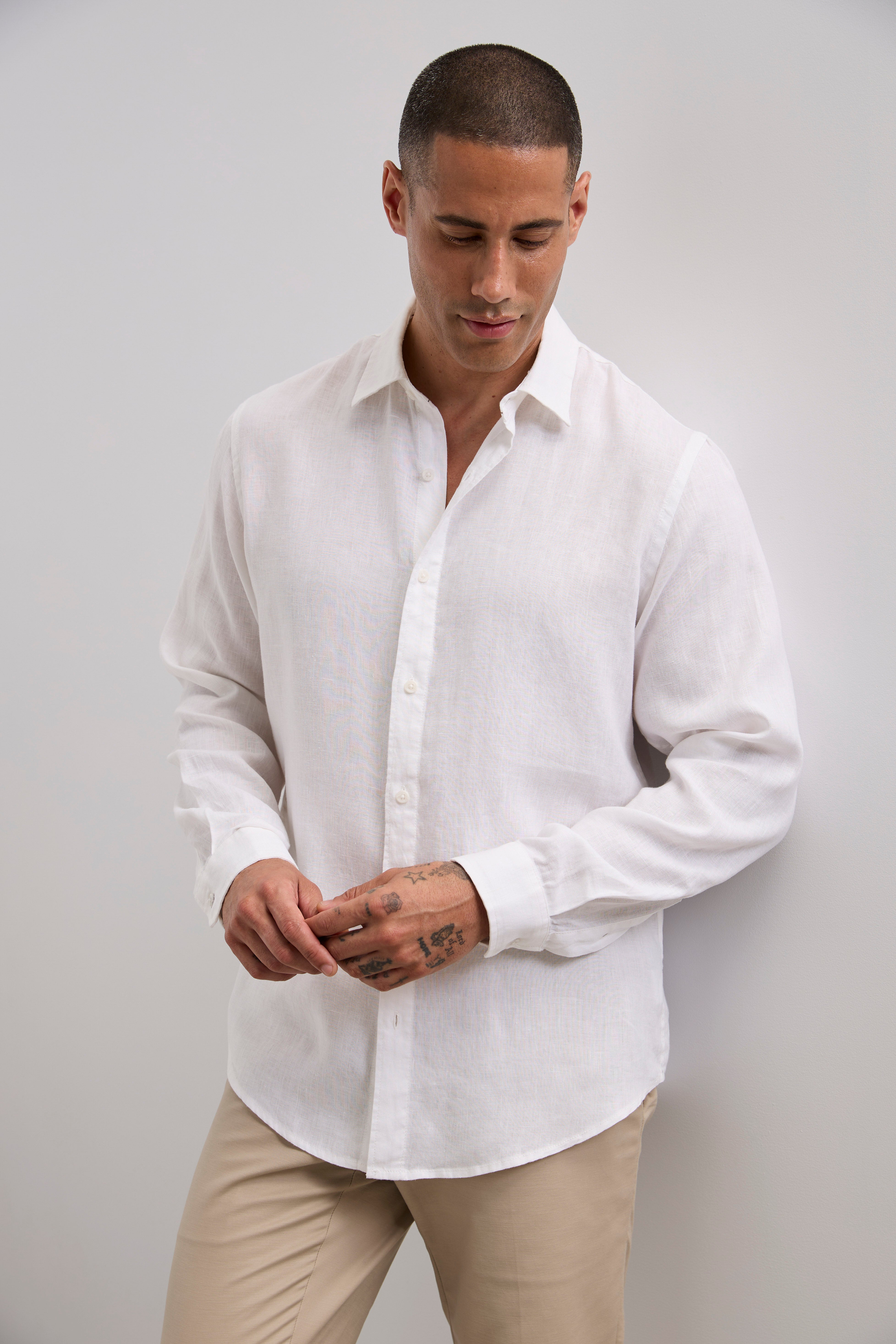 Semi-fitted linen shirt