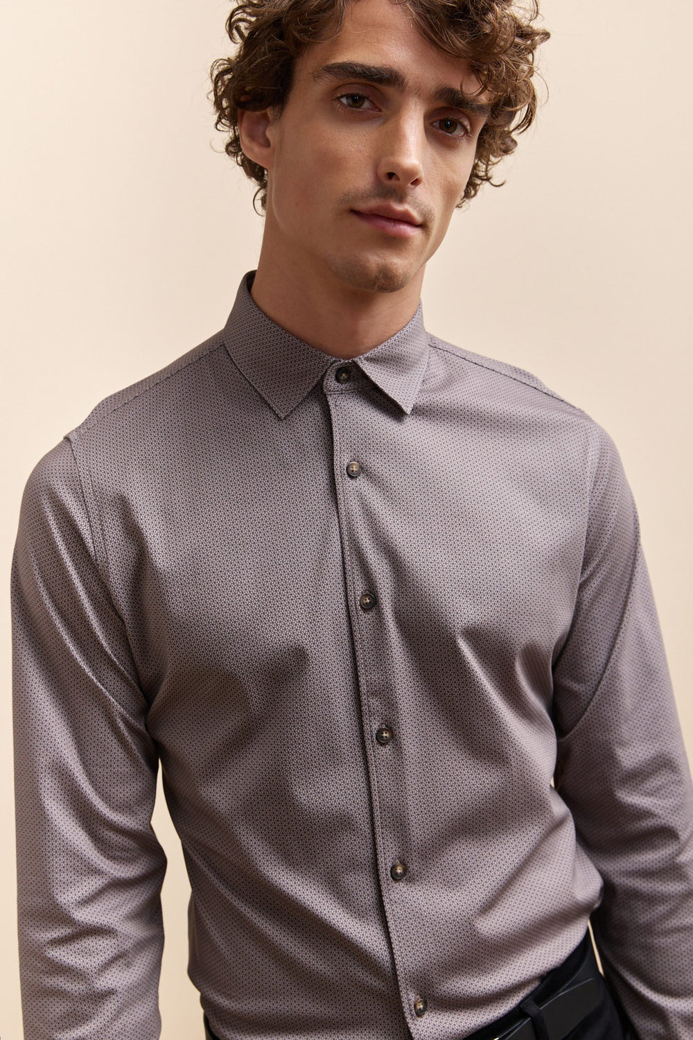 Extra-fitted micro pattern printed shirt