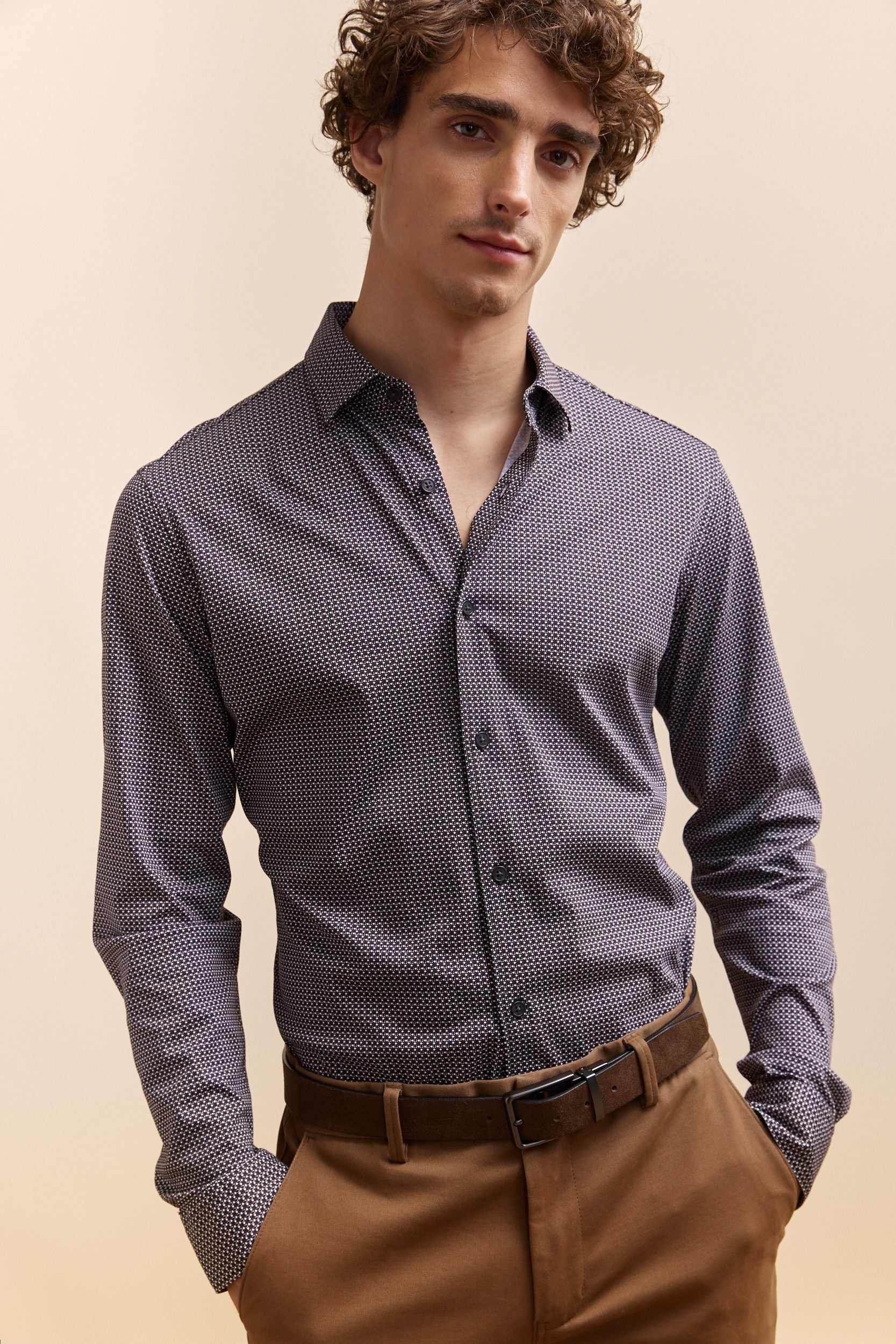 Extra-fitted micro pattern printed shirt