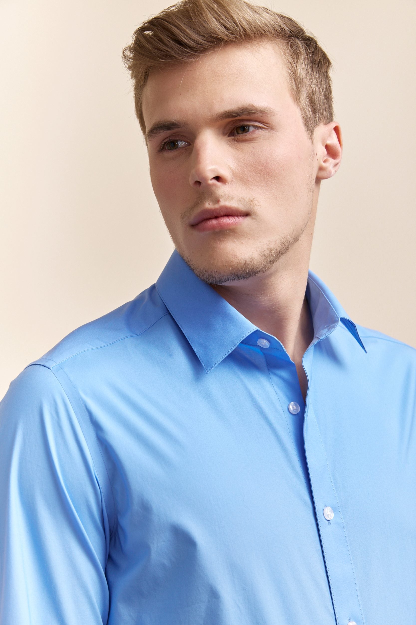 Semi-Fitted stretch poplin shirt