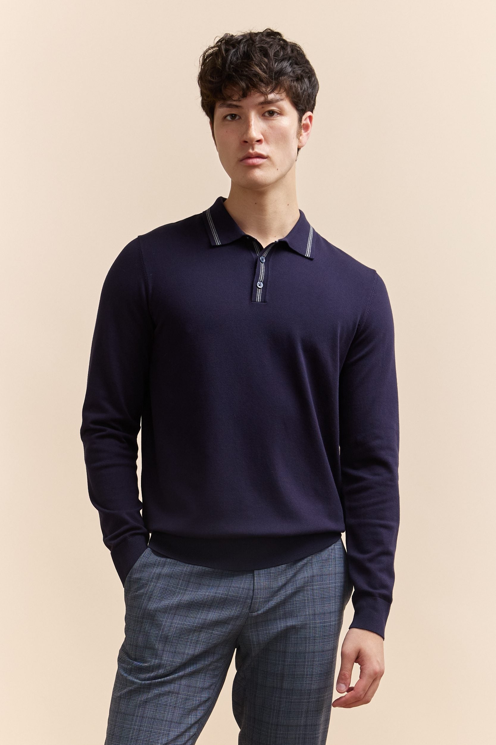 Contrasting details knitted polo