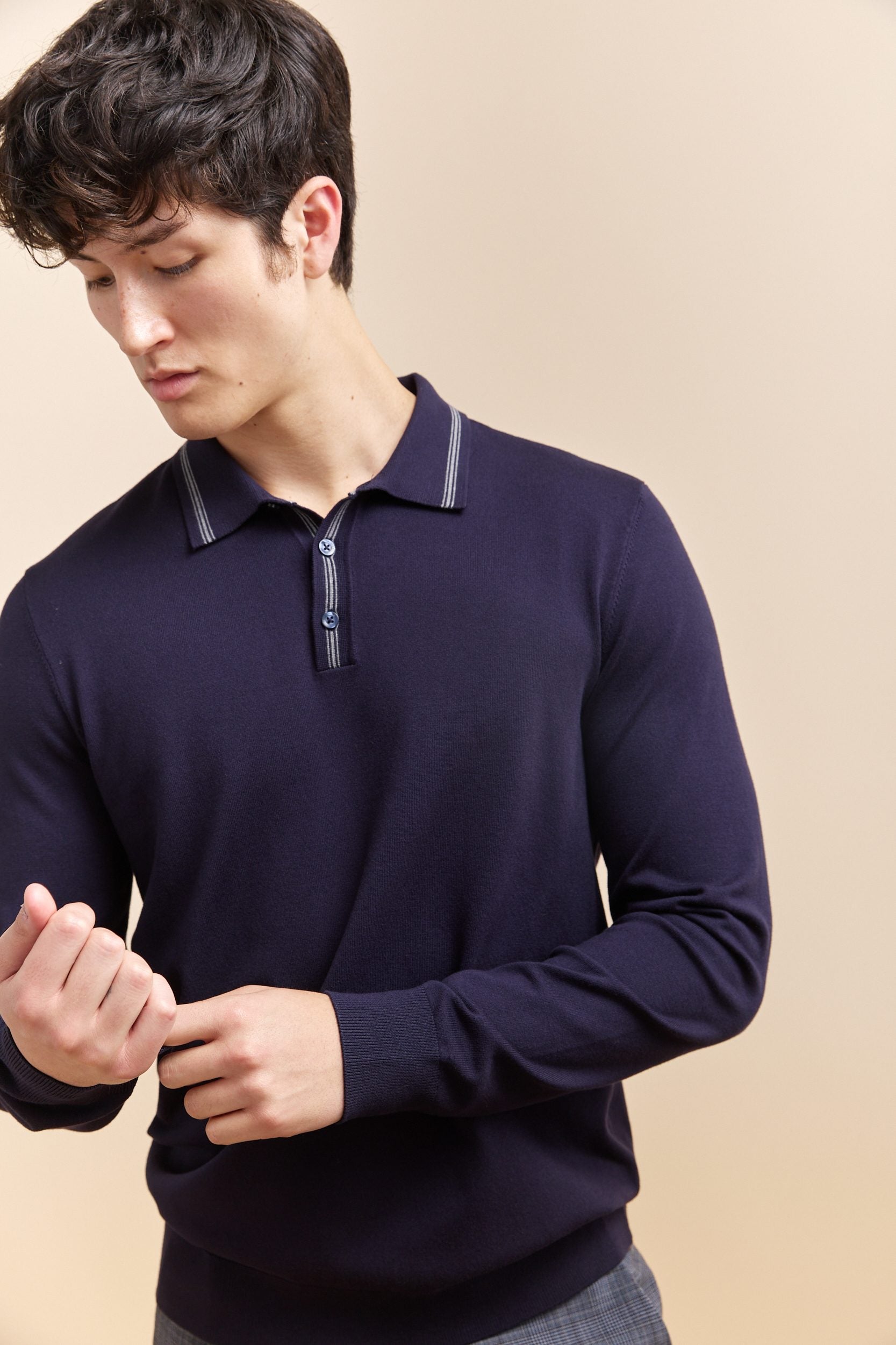 Contrasting details knitted polo