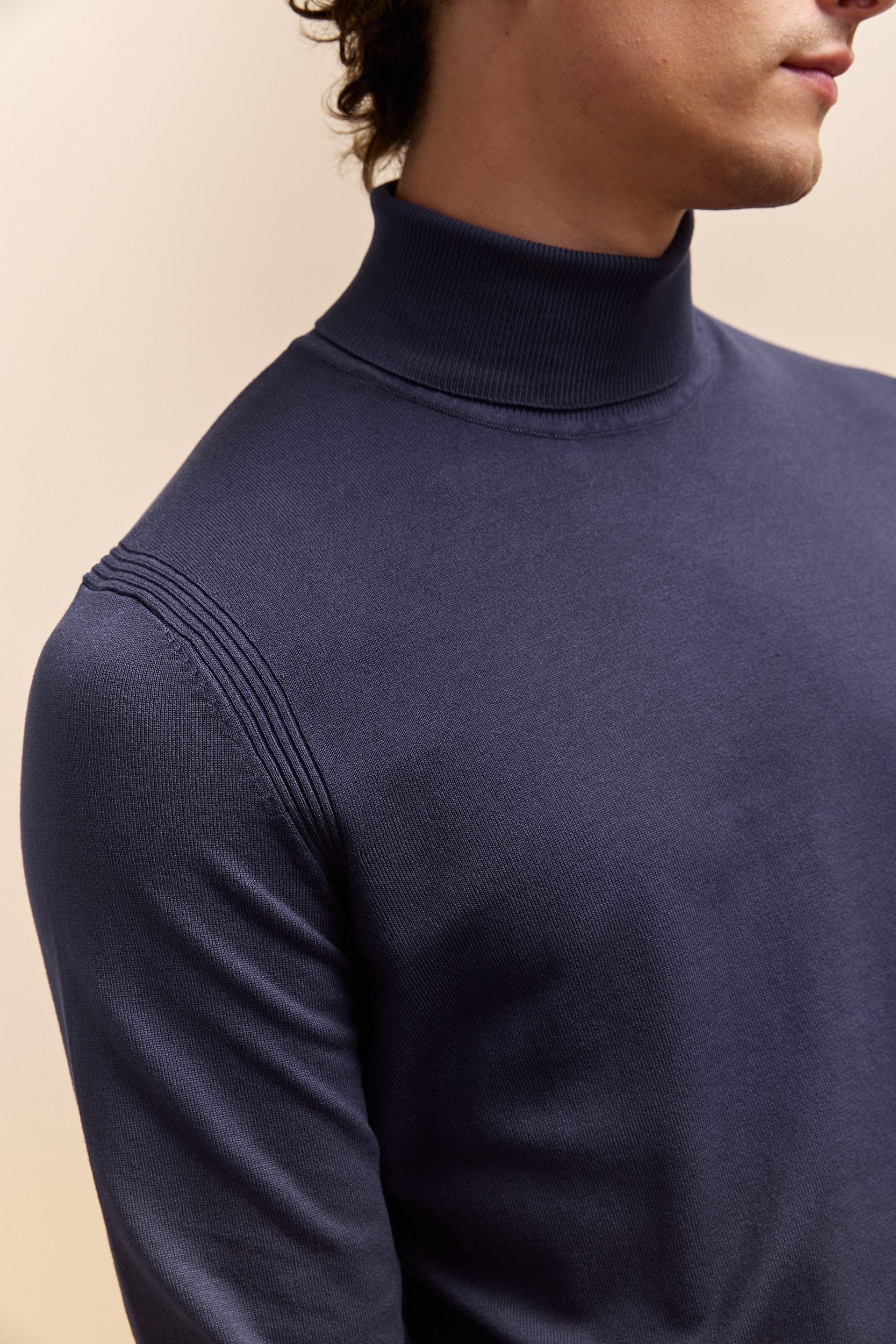 Reverse stitch details turtle neck sweater