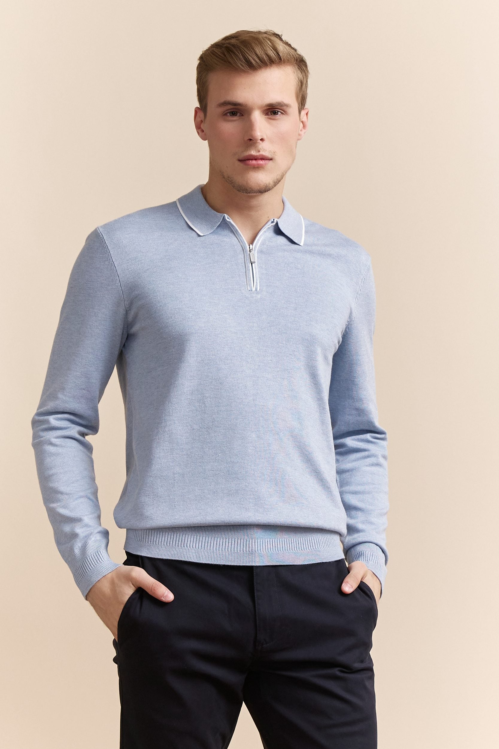 Contrasting details knitted polo