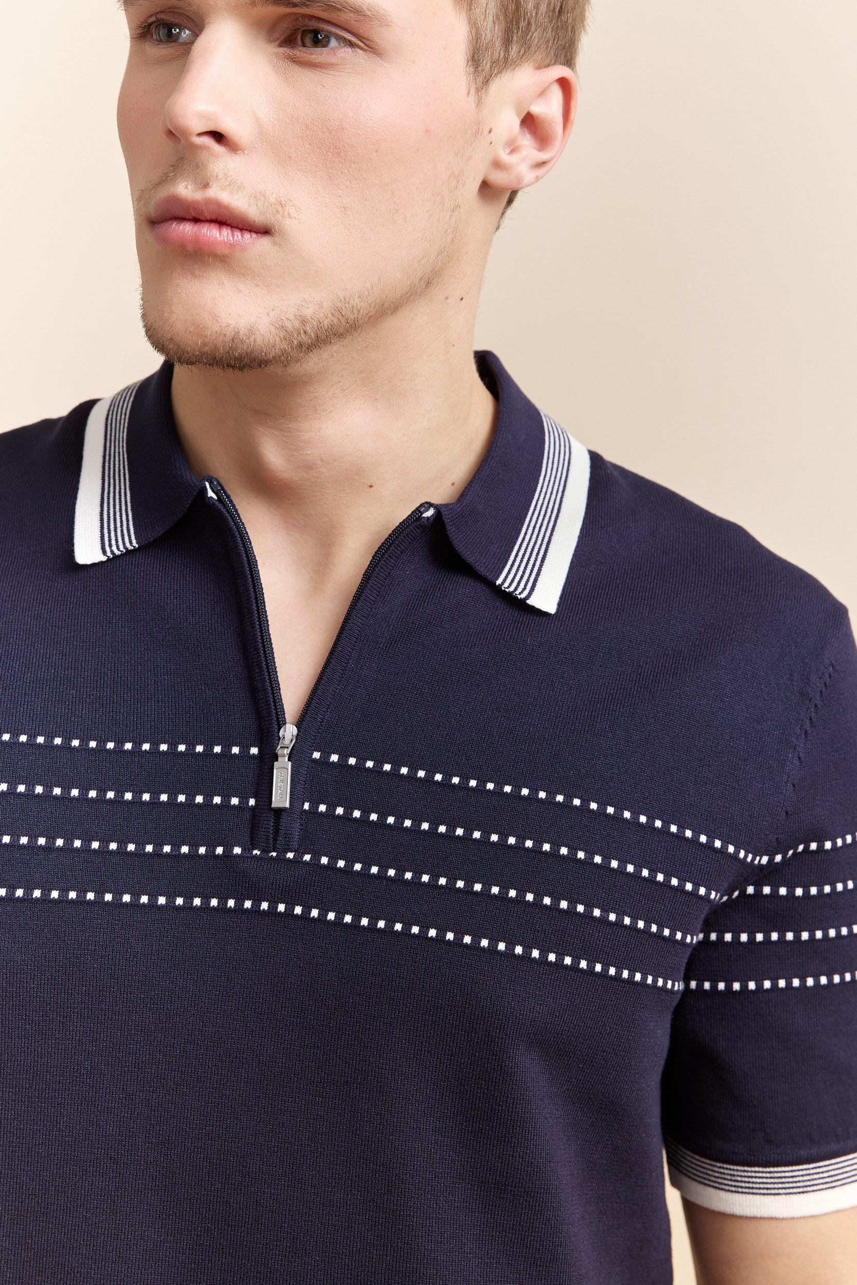 Contrasting details knitted polo