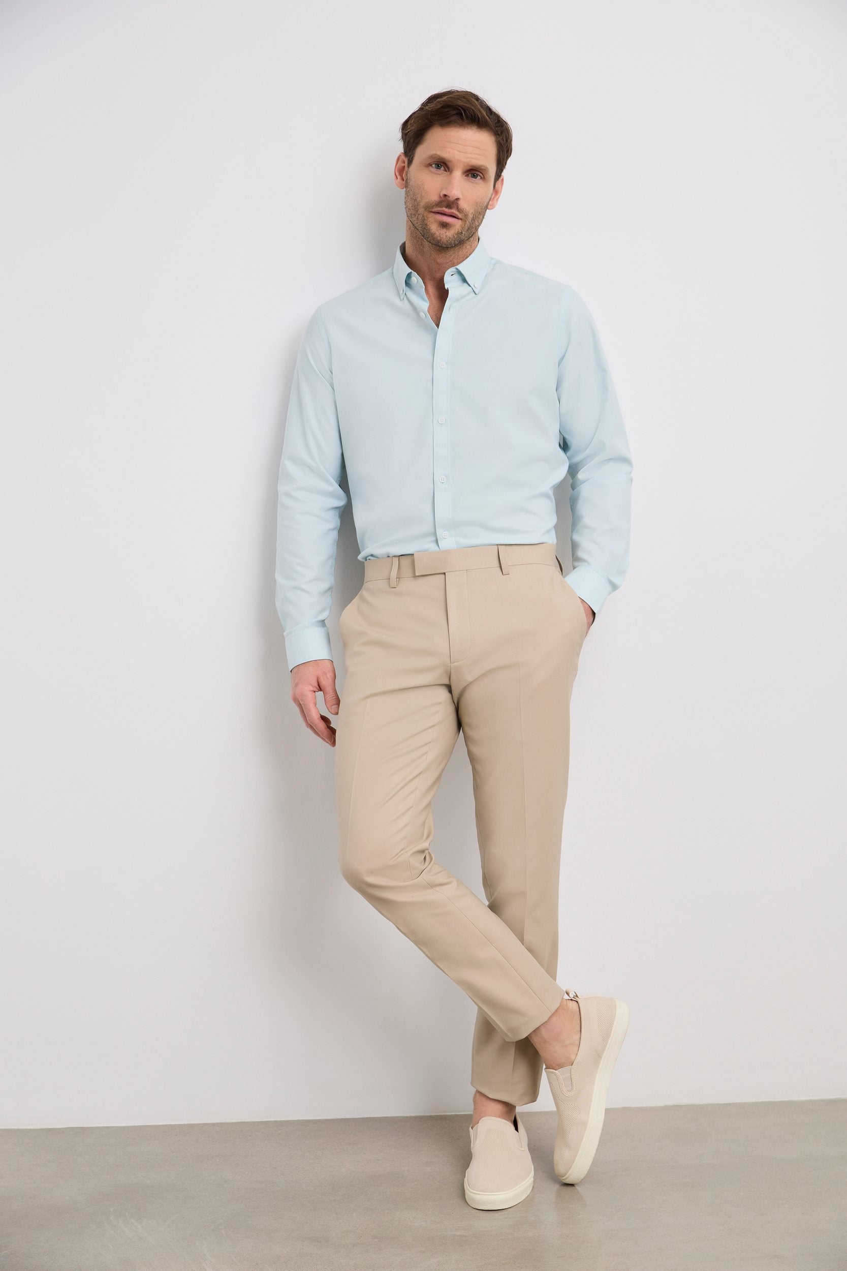 Solid colour slim fit pants